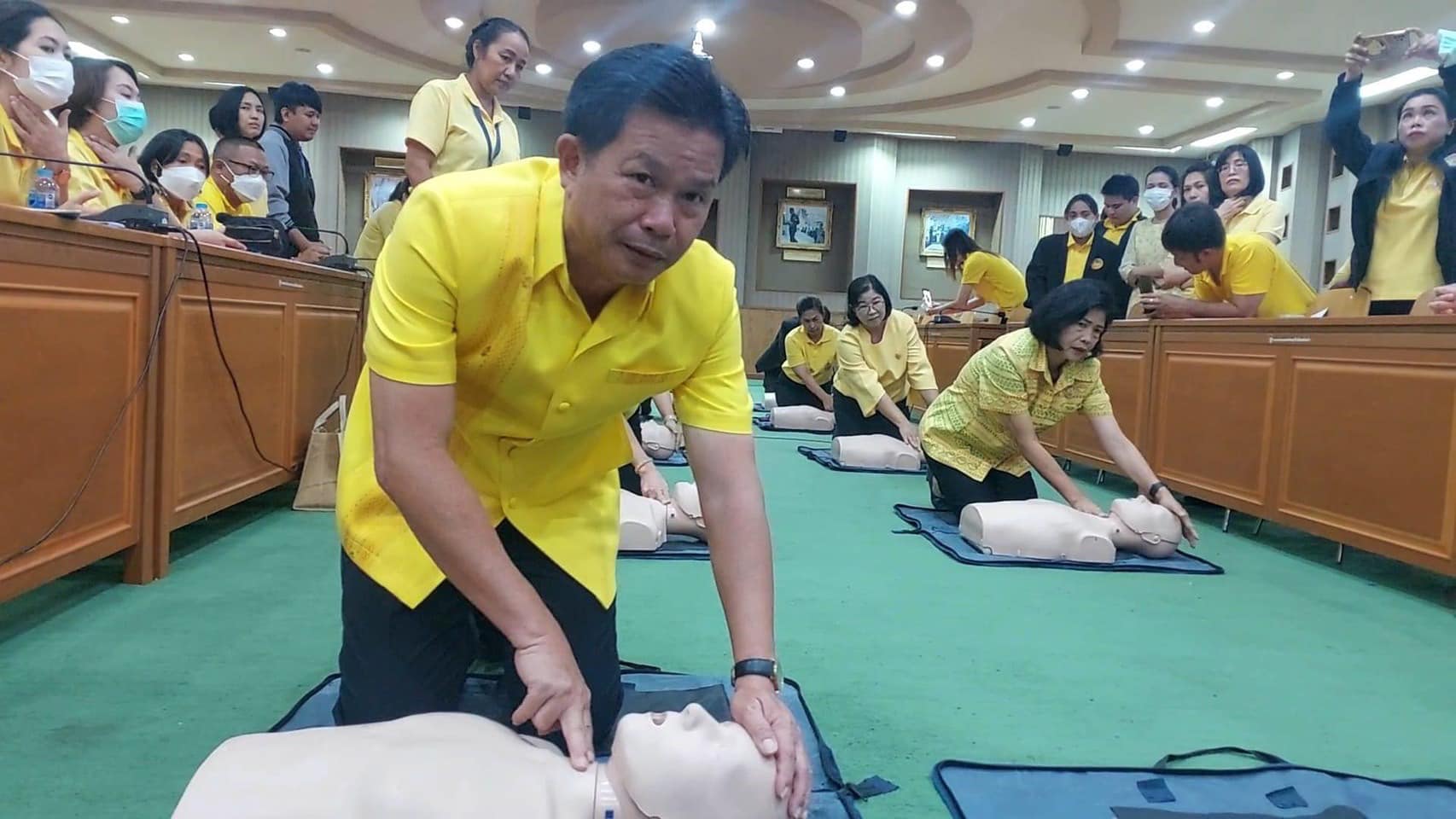 📣 พช. ราชบุรี ร่วมเปิดการอบรมให้ความรู้อุปกรณ์ทางการแพทย์ เครื่องฟื้นคืนคลื่นหัวใจด้วยไฟฟ้าแบบอัตโนมัติ (AED) และการช่วยชีวิตขั้นพื้นฐาน