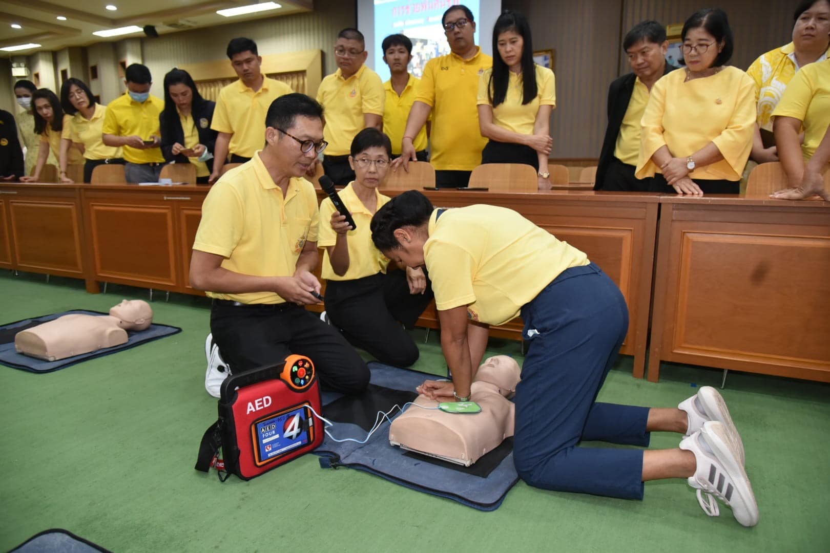 📣 พช. ราชบุรี ร่วมเปิดการอบรมให้ความรู้อุปกรณ์ทางการแพทย์ เครื่องฟื้นคืนคลื่นหัวใจด้วยไฟฟ้าแบบอัตโนมัติ (AED) และการช่วยชีวิตขั้นพื้นฐาน