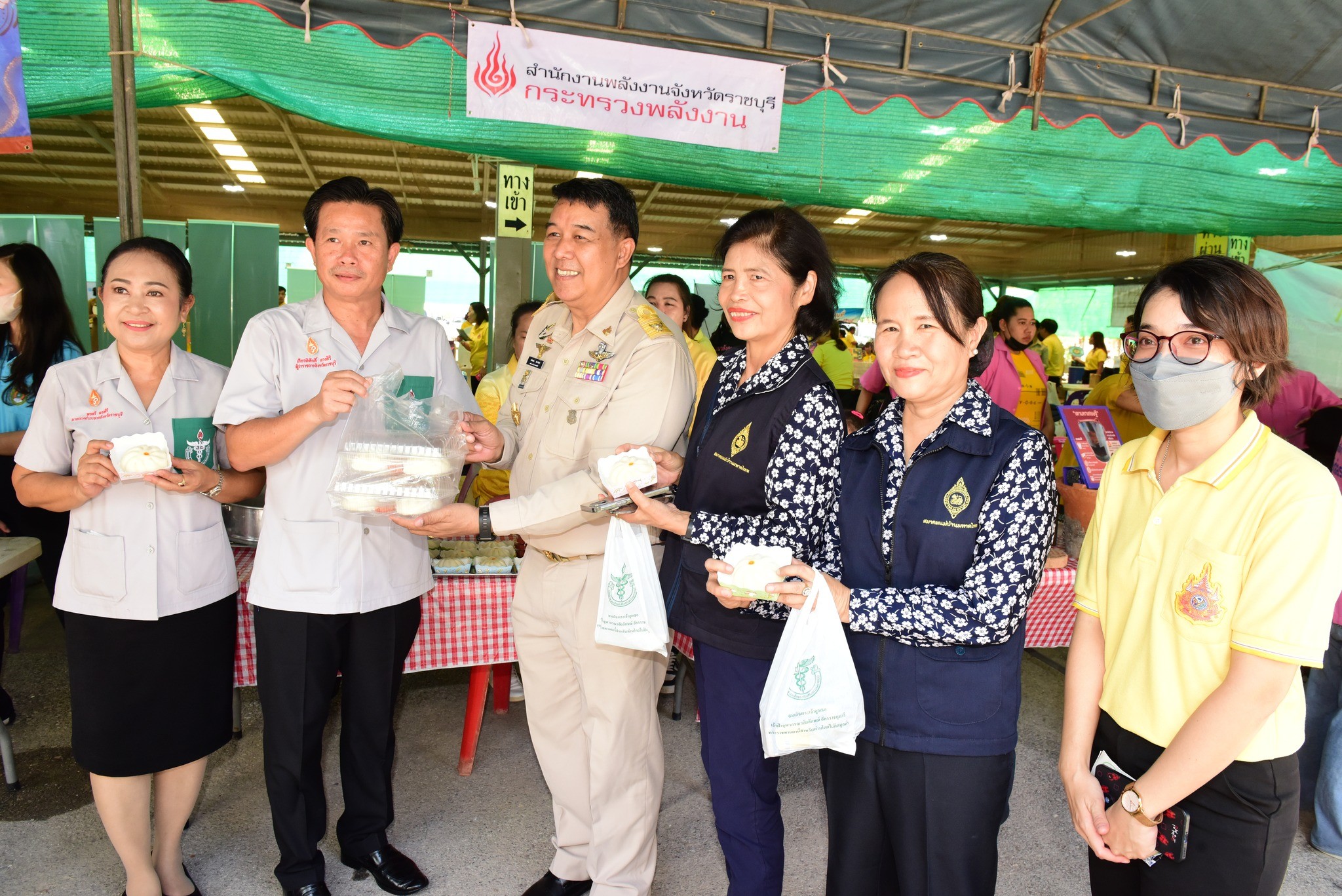 📣 พช.ราชบุรี ร่วมออกหน่วยให้บริการประชาชนภายใต้โครงการจังหวัดเคลื่อนที่ “บำบัดทุกข์บำรุงสุข สร้างรอยยิ้มให้ประชาชนจังหวัดราชบุรี” ร่วมกับโครงการหน่วยแพทย์เคลื่อนที่ พอ.สว.จังหวัดราชบุรี ประจำปี 2567 ครั้งที่ 10