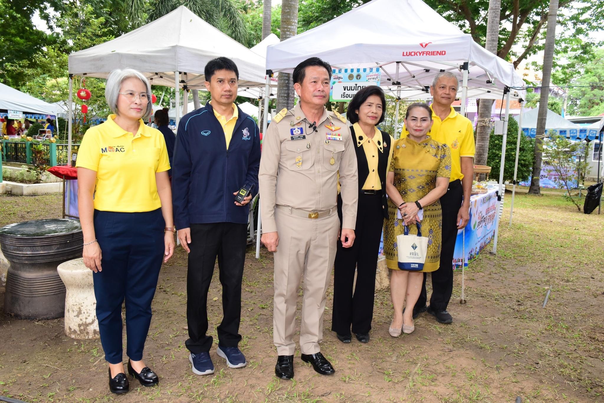 📣 พช. ราชบุรี เยี่ยมชมสินค้า “ตลาดพาณิชย์ @ ราชบุรี” เพื่อเป็นขวัญกำลังใจให้กับผู้ประกอบการร้านค้าที่มาร่วมจำหน่ายสินค้า