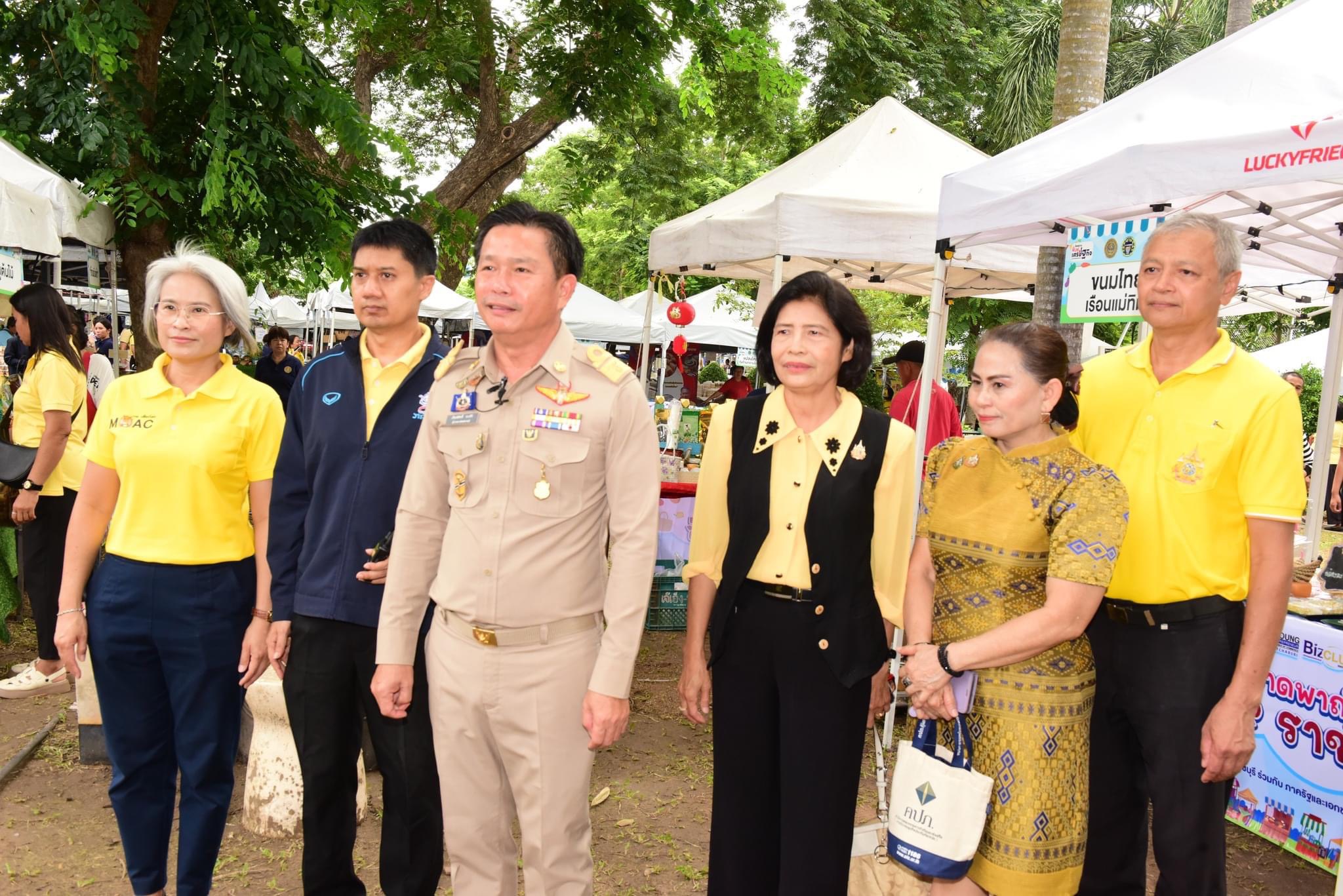 📣 พช. ราชบุรี เยี่ยมชมสินค้า “ตลาดพาณิชย์ @ ราชบุรี” เพื่อเป็นขวัญกำลังใจให้กับผู้ประกอบการร้านค้าที่มาร่วมจำหน่ายสินค้า