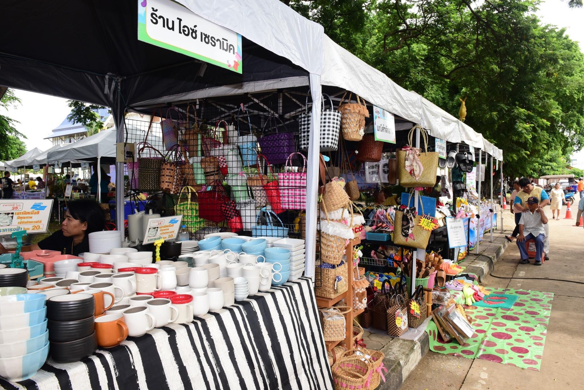 📣 พช. ราชบุรี เยี่ยมชมสินค้า “ตลาดพาณิชย์ @ ราชบุรี” เพื่อเป็นขวัญกำลังใจให้กับผู้ประกอบการร้านค้าที่มาร่วมจำหน่ายสินค้า