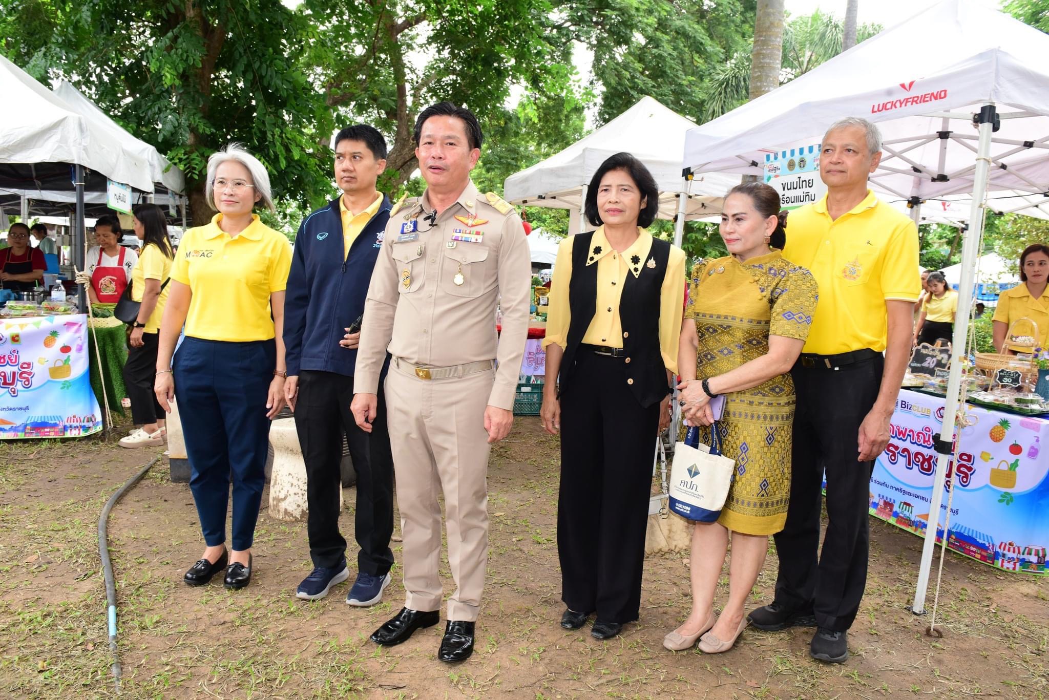 📣 พช. ราชบุรี เยี่ยมชมสินค้า “ตลาดพาณิชย์ @ ราชบุรี” เพื่อเป็นขวัญกำลังใจให้กับผู้ประกอบการร้านค้าที่มาร่วมจำหน่ายสินค้า