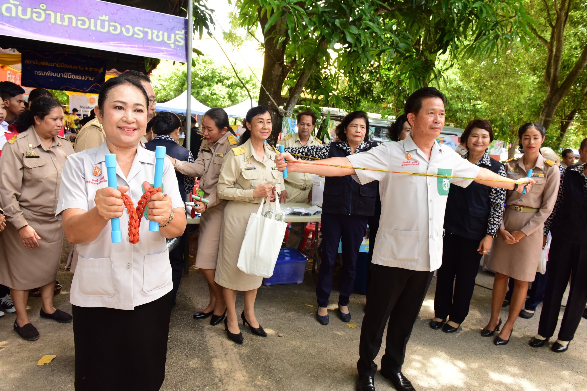 📣 พช.ราชบุรี ร่วมออกหน่วยให้บริการประชาชนภายใต้โครงการจังหวัดเคลื่อนที่ “บำบัดทุกข์บำรุงสุข สร้างรอยยิ้มให้ประชาชนจังหวัดราชบุรี” ร่วมกับโครงการหน่วยแพทย์เคลื่อนที่ พอ.สว.จังหวัดราชบุรี ประจำปี 2567 ครั้งที่ 10