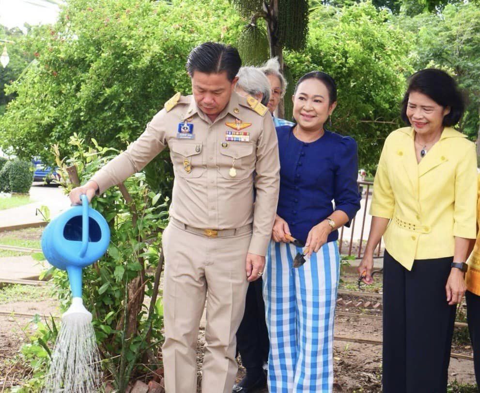 📣 พช.ราชบุรี ขับเคลื่อนโครงการบ้านนี้มีรักปลูกผักกินเองปลูกพืชผักสวนครัวเพื่อสร้างความมั่นคงทางอาหาร ณ บริเวณข้างศาลากลางจังหวัดราชบุรี