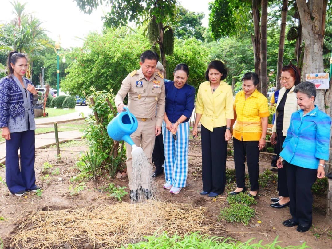 📣 พช.ราชบุรี ขับเคลื่อนโครงการบ้านนี้มีรักปลูกผักกินเองปลูกพืชผักสวนครัวเพื่อสร้างความมั่นคงทางอาหาร ณ บริเวณข้างศาลากลางจังหวัดราชบุรี