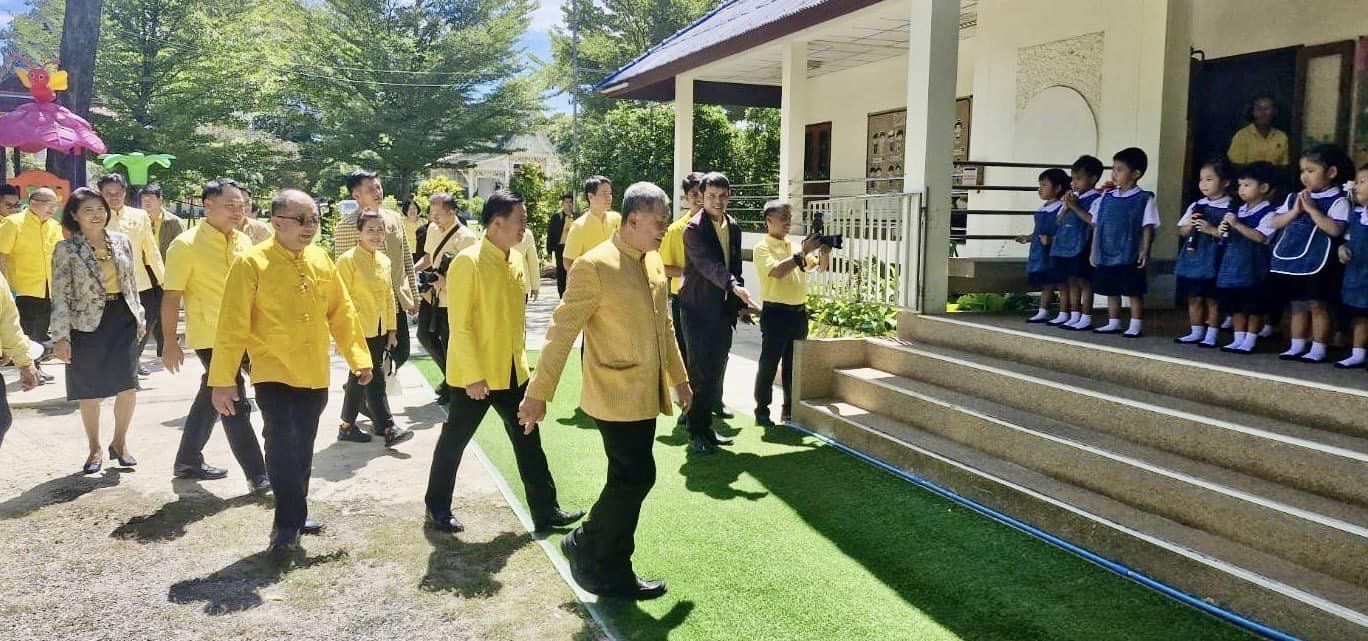 📣 ปลัดกระทรวงมหาดไทย เป็นประธานพิธีทอดผ้าป่ากำแพงแก้วอุโบสถทองคำ วัดพระศรีอารย์ พร้อมลงพื้น ที่ตรวจติดตาม เยี่ยมชมการดำเนินการตามโครงการสร้างความมั่นคงทางอาหาร ตรวจเยี่ยมการน้อมนำพระราชดำริกรมสมเด็จพระเทพรัตนราชสุดาฯ สยามบรมราชกุมารี “หนังใหญ่วัดขนอน”