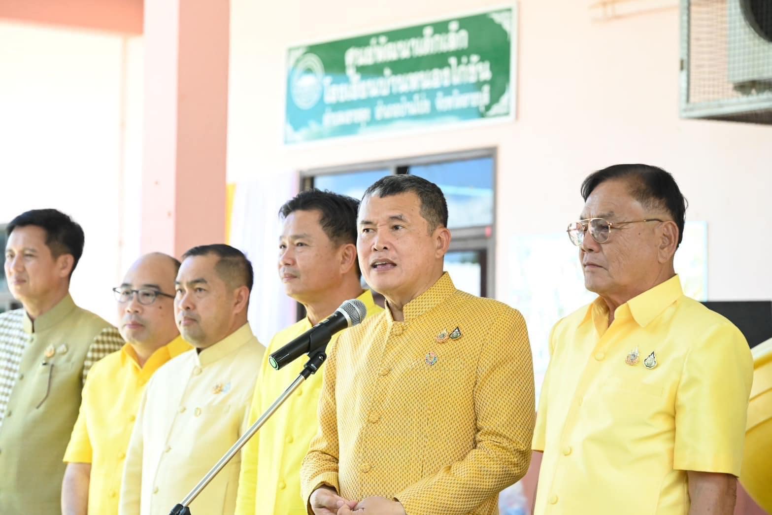 📣 ปลัดกระทรวงมหาดไทย เป็นประธานพิธีทอดผ้าป่ากำแพงแก้วอุโบสถทองคำ วัดพระศรีอารย์ พร้อมลงพื้น ที่ตรวจติดตาม เยี่ยมชมการดำเนินการตามโครงการสร้างความมั่นคงทางอาหาร ตรวจเยี่ยมการน้อมนำพระราชดำริกรมสมเด็จพระเทพรัตนราชสุดาฯ สยามบรมราชกุมารี “หนังใหญ่วัดขนอน”