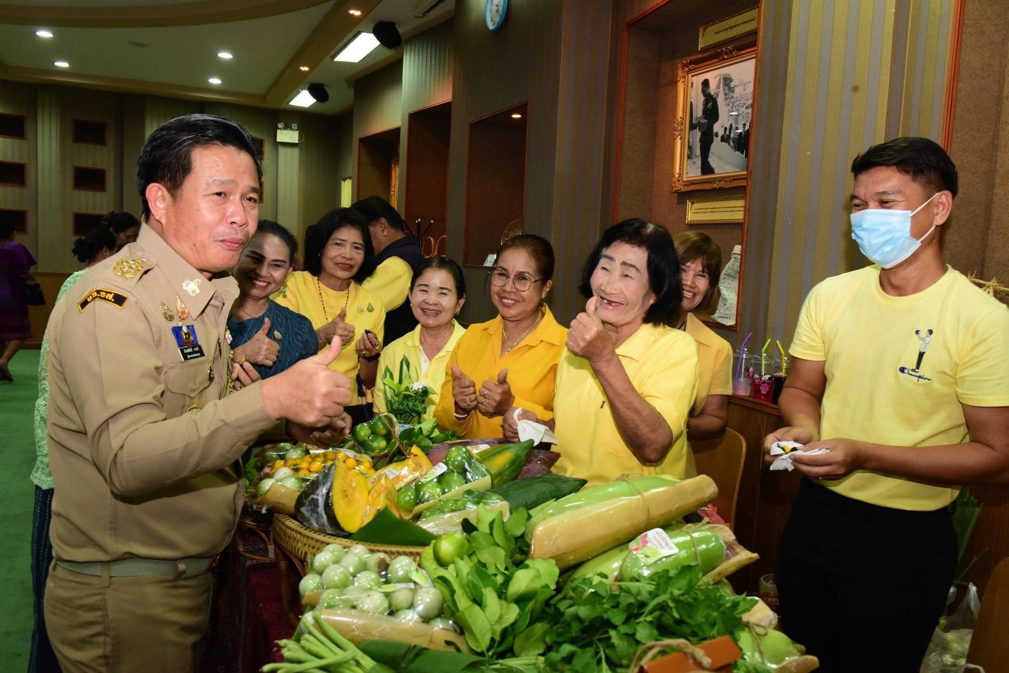 พช.ราชบุรี ร่วมพิธีมอบโล่เชิดชูเกียรติ และมอบเกียรติบัตรของสำนักงานวัฒนธรรมจังหวัดราชบุรี และการจัดแสดงสินค้าชุมชนคุณธรรมจังหวัดราชบุรี ประจำปีงบประมาณ พ.ศ. 2567