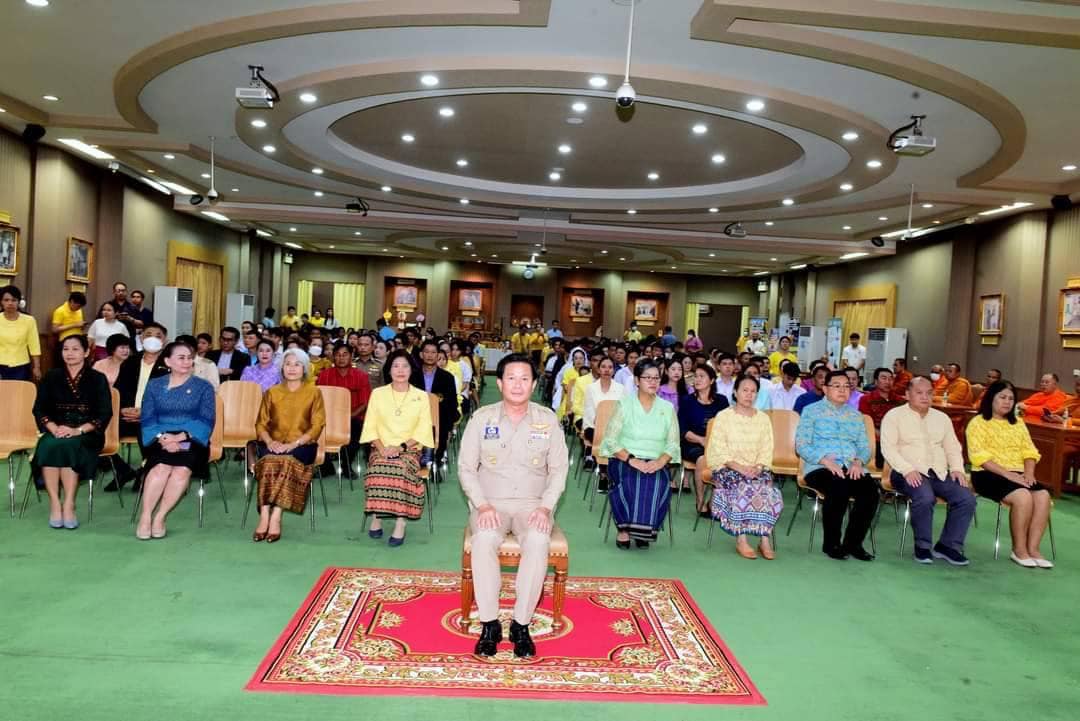 พช.ราชบุรี ร่วมพิธีมอบโล่เชิดชูเกียรติ และมอบเกียรติบัตรของสำนักงานวัฒนธรรมจังหวัดราชบุรี และการจัดแสดงสินค้าชุมชนคุณธรรมจังหวัดราชบุรี ประจำปีงบประมาณ พ.ศ. 2567