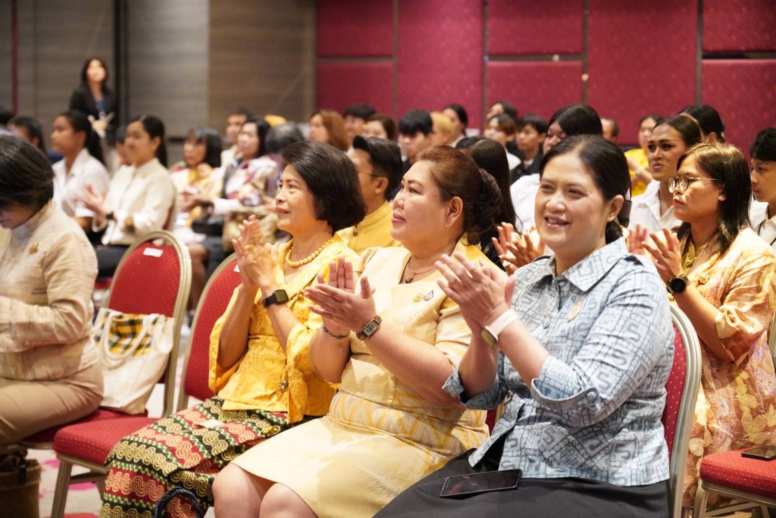 📣 จังหวัดราชบุรี เข้าร่วมพิธีเปิดการประกวดนักออกแบบผ้าไทยใส่ให้สนุกรุ่นใหม่ ระดับภาคกลาง ตามโครงการนักออกแบบผ้าไทยใส่ให้สนุกรุ่นใหม่ 2567 (New Gen Young Designer 2024)