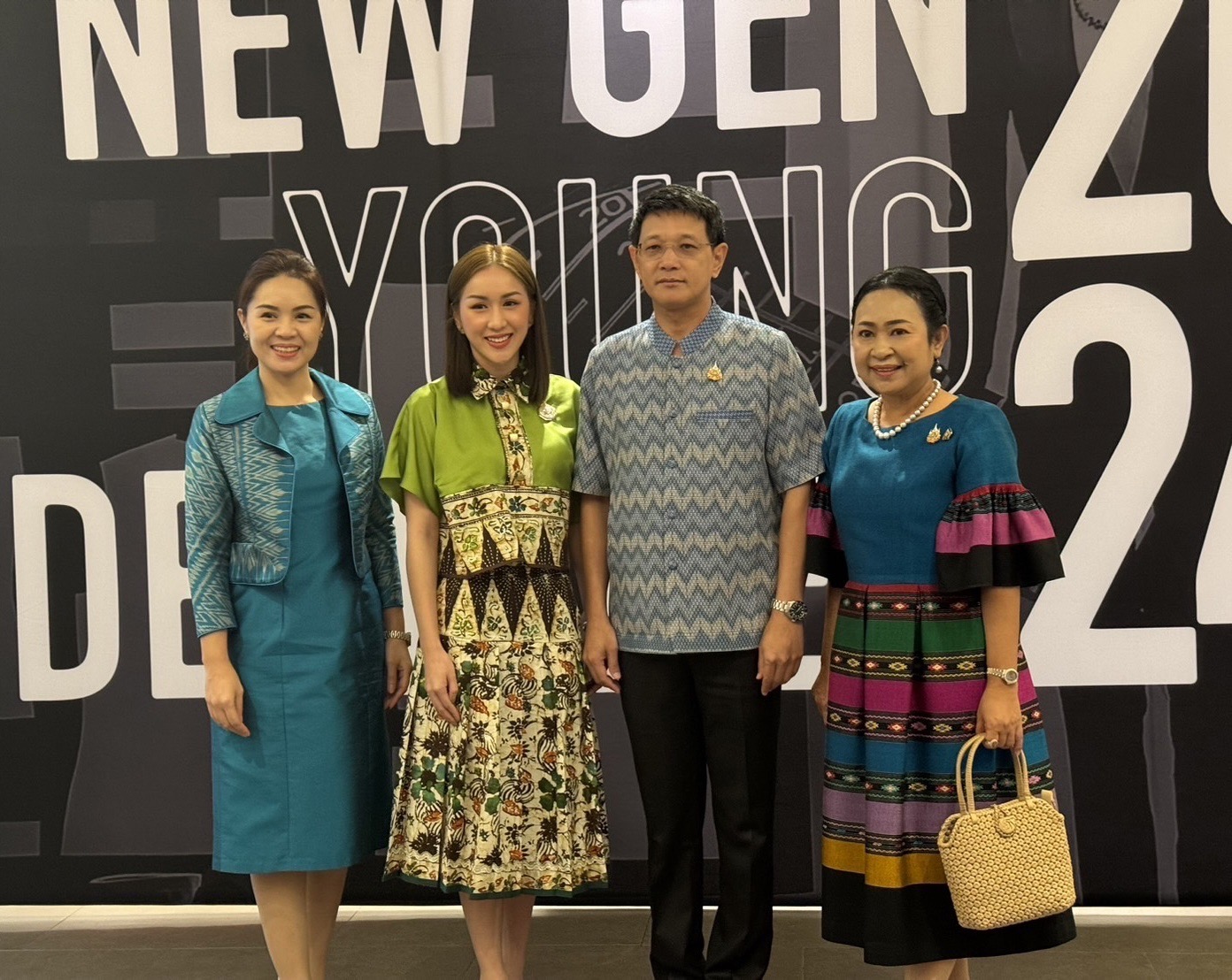 📣 จังหวัดราชบุรี เข้าร่วมพิธีเปิดการประกวดนักออกแบบผ้าไทยใส่ให้สนุกรุ่นใหม่ ระดับภาคกลาง ตามโครงการนักออกแบบผ้าไทยใส่ให้สนุกรุ่นใหม่ 2567 (New Gen Young Designer 2024)