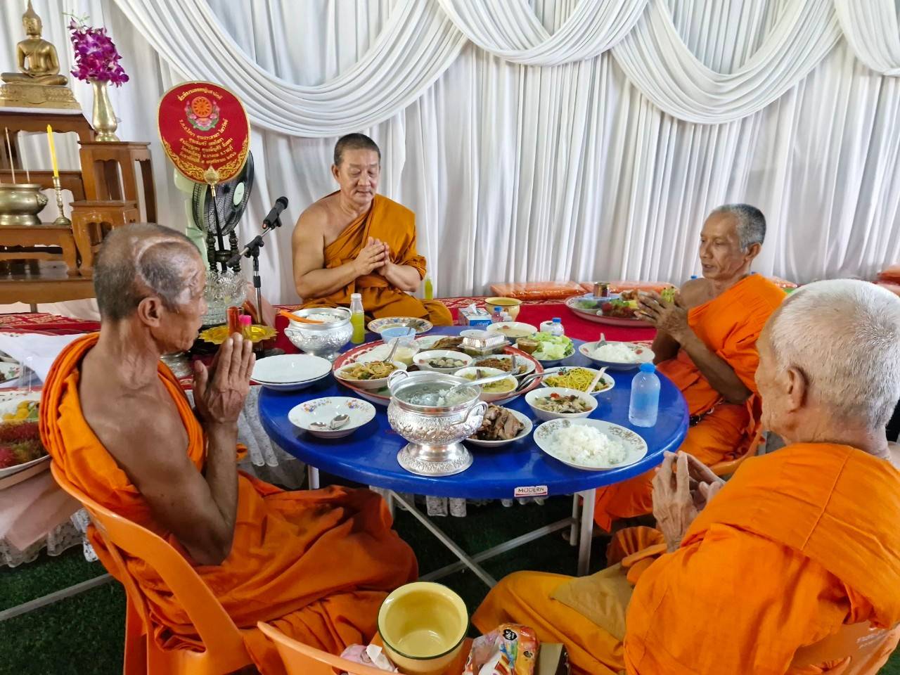 พช.บางแพ จัดกิจกรรมเนื่องในโอกาสวันคล้ายวันก่อตั้งกรมการพัฒนาชุมชน ครบรอบ 62 ปี