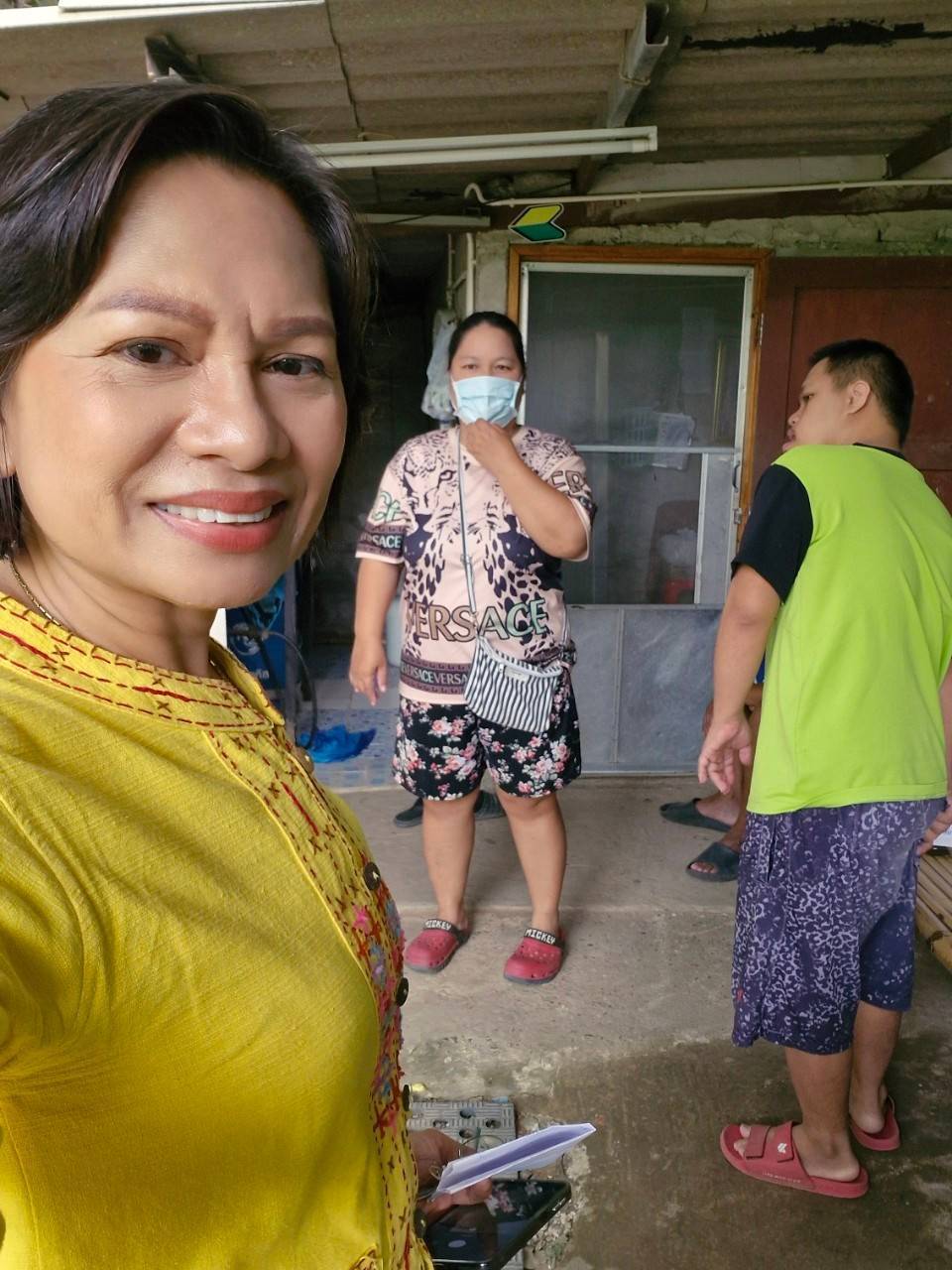 พช.บ้านโป่ง มอบถุงยังชีพครัวเรือนเปราะบาง ด้อยโอกาส ในเขตเทศบาลเมืองบ้านโป่ง