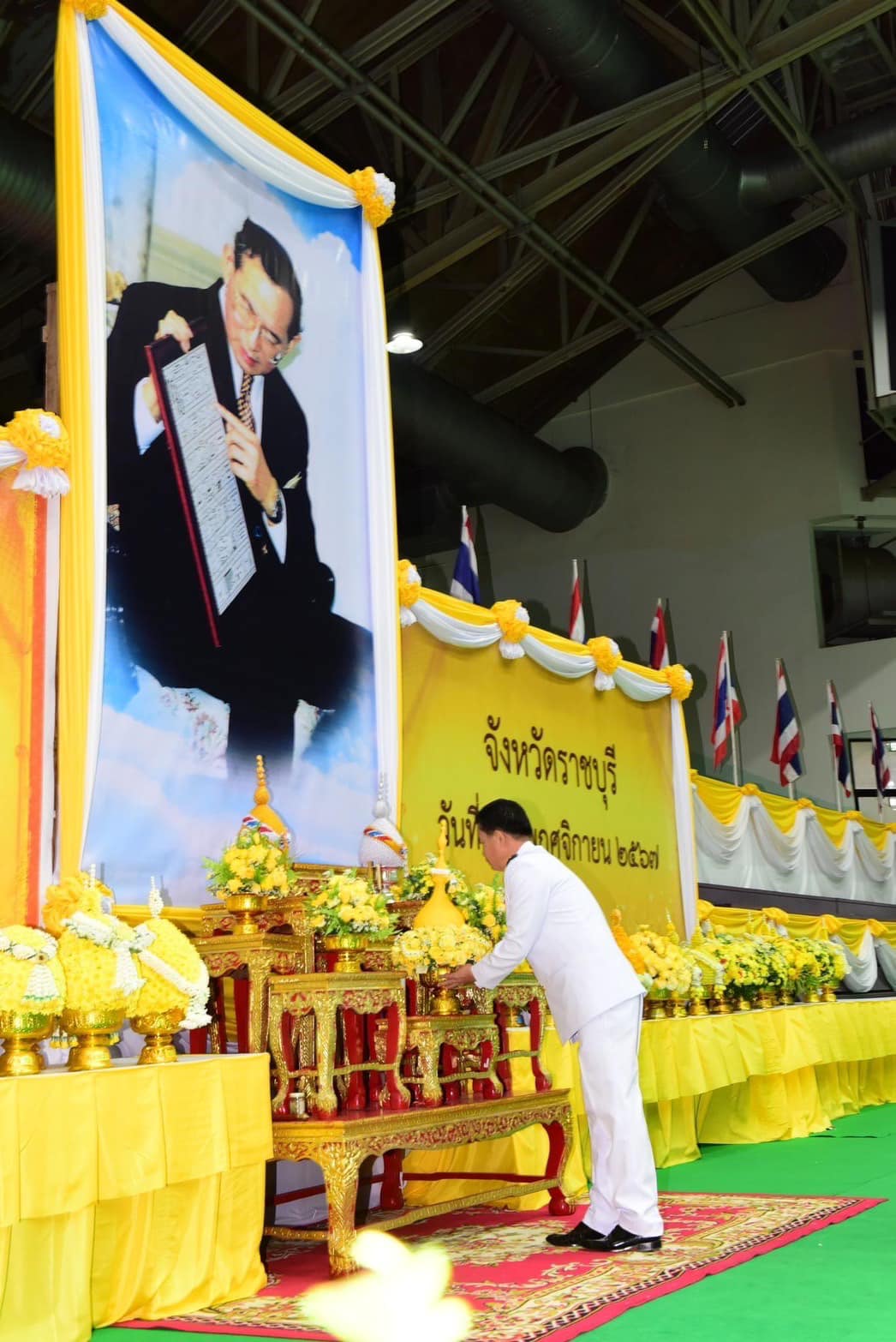📣 พช.ราชบุรี ร่วมประกอบพิธีวางพานพุ่มดอกไม้สดเนื่องในวันพระบิดาแห่งฝนหลวง 2567 ⏰