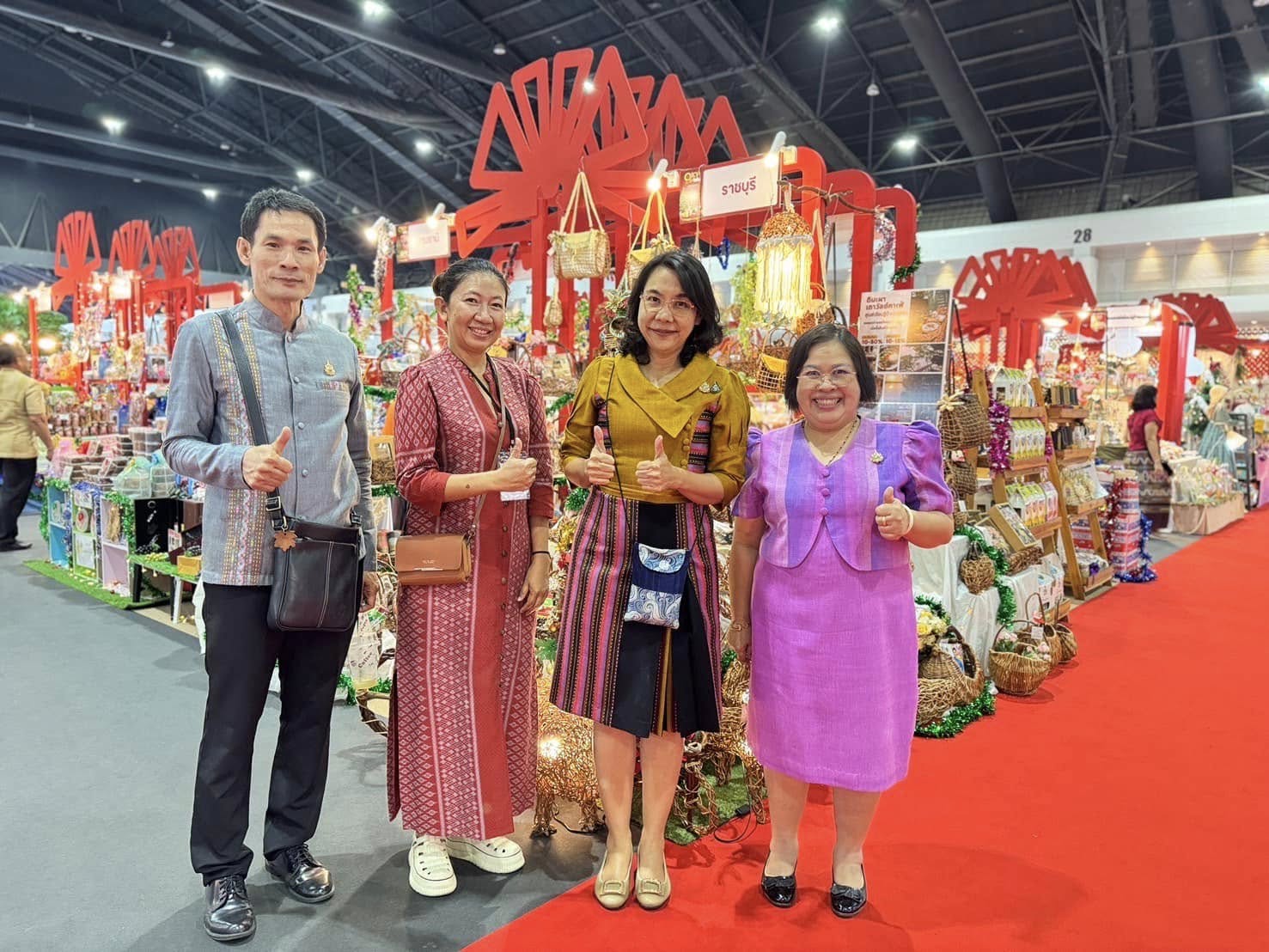 📣 พช.ราชบุรี ร่วมพิธีเปิดงาน OTOP City 2024 “มอบความสุขด้วยของขวัญล้ำค่า จากภูมิปัญญาไทย” ⏰