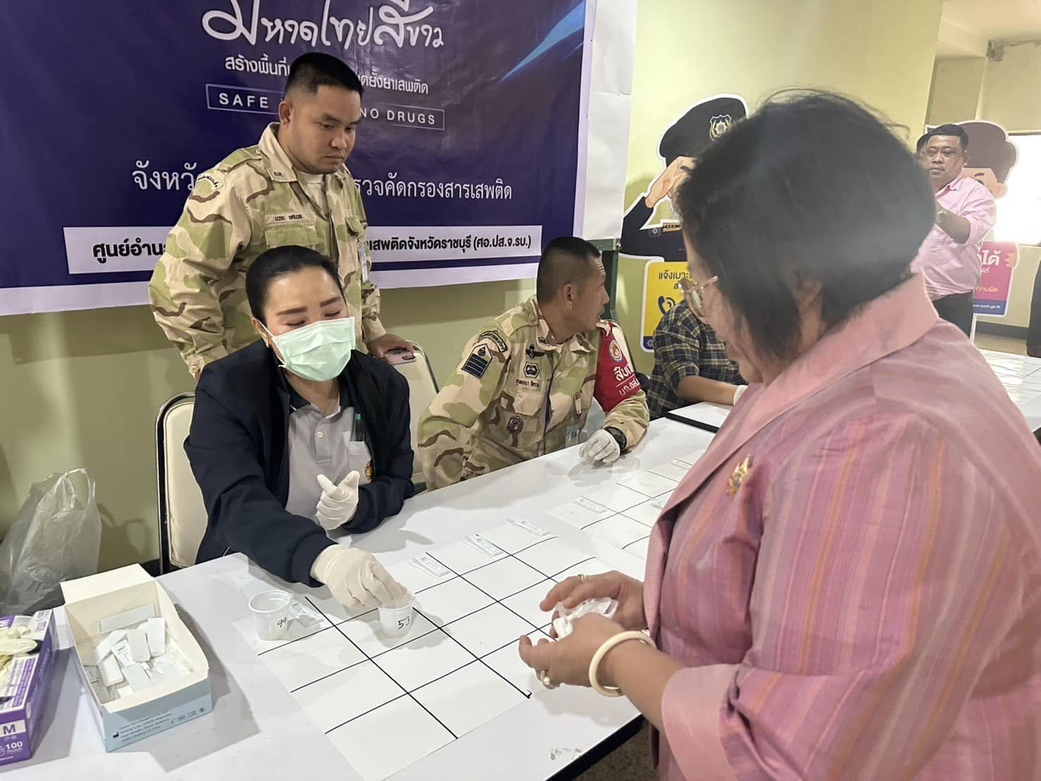พช.ราชบุรี ร่วมตรวจหาสารเสพติดในร่างกาย ตามโครงการมหาดไทยสีขาว สร้างพื้นที่ปลอดภัย หยุดยั้งยาเสพติด (Safe Zone No Drugs)