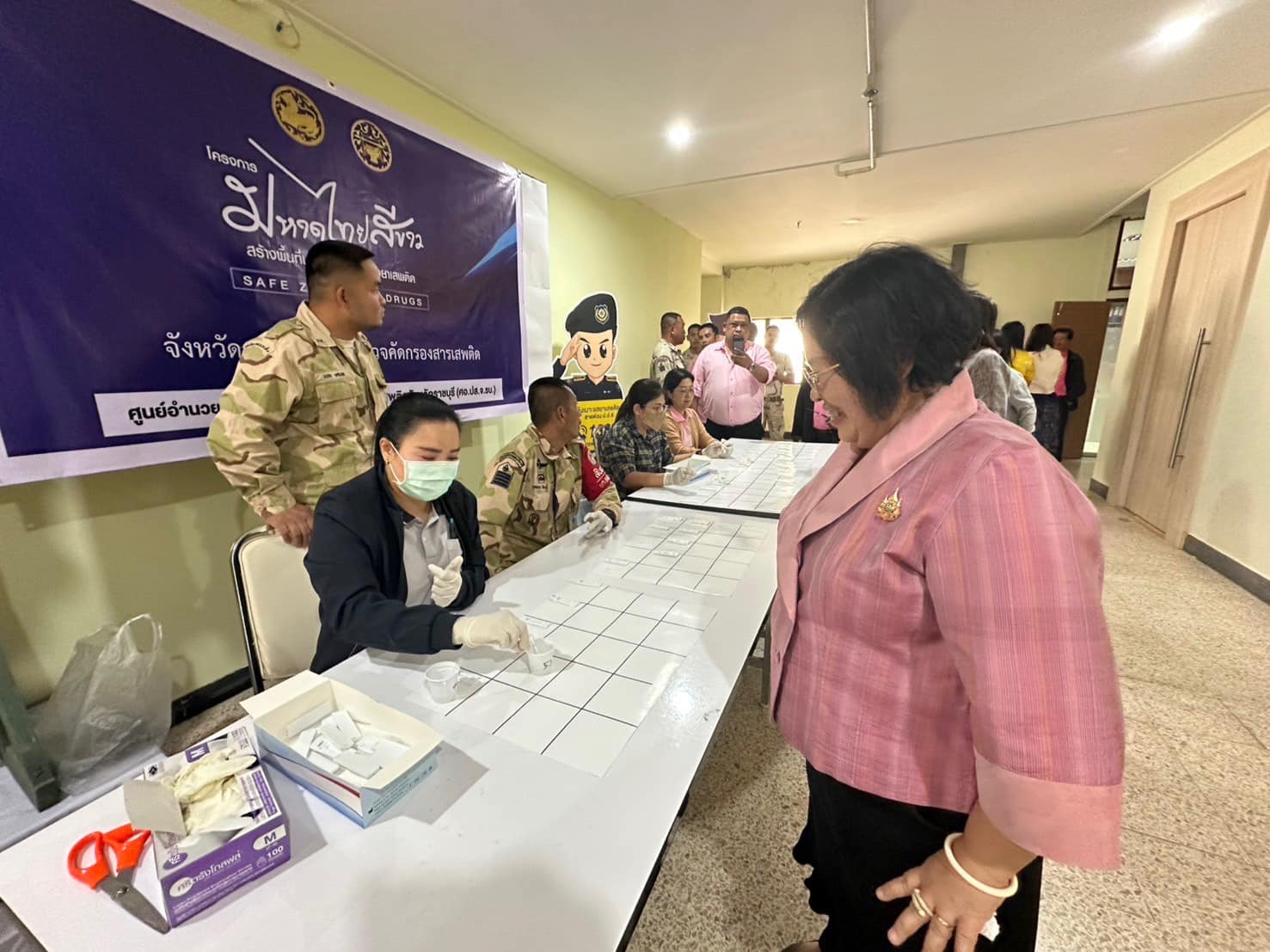 พช.ราชบุรี ร่วมตรวจหาสารเสพติดในร่างกาย ตามโครงการมหาดไทยสีขาว สร้างพื้นที่ปลอดภัย หยุดยั้งยาเสพติด (Safe Zone No Drugs)