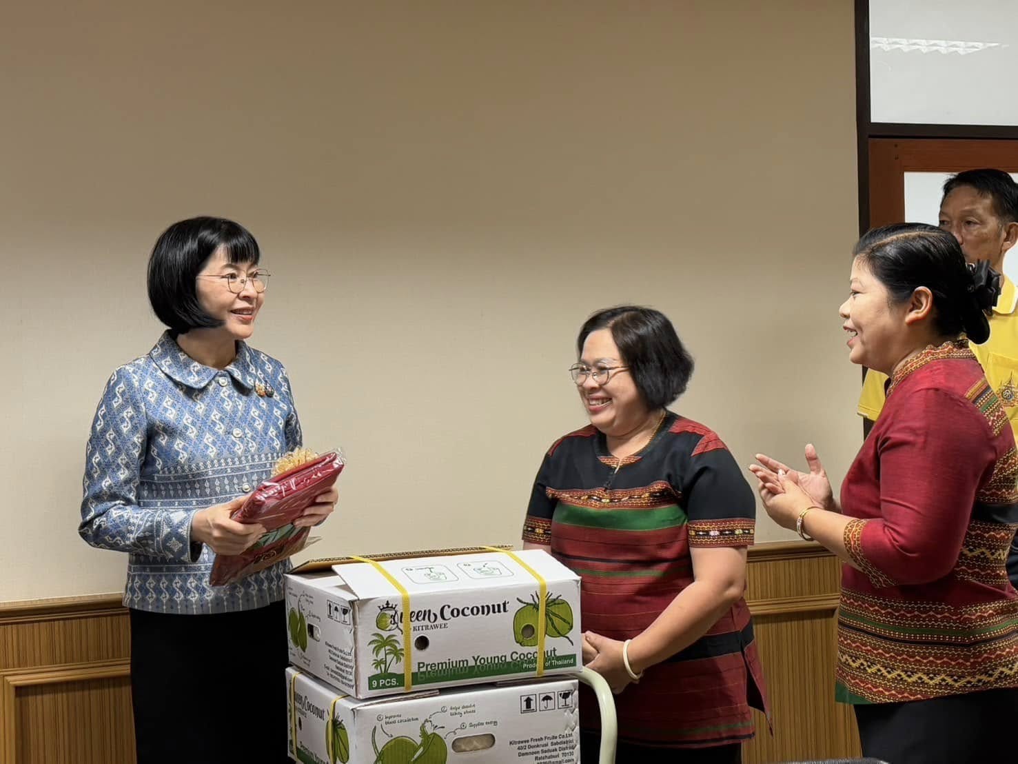 📣 พช.ราชบุรี ให้การต้อนรับและแสดงความยินดีเนื่องในโอกาส นางสาวฐิติลักษณ์ คำพา ผู้ว่าราชการจังหวัดราชบุรี ได้รับการแต่งตั้งให้ดำรงตำแหน่งผู้ว่าราชการจังหวัดราชบุรี