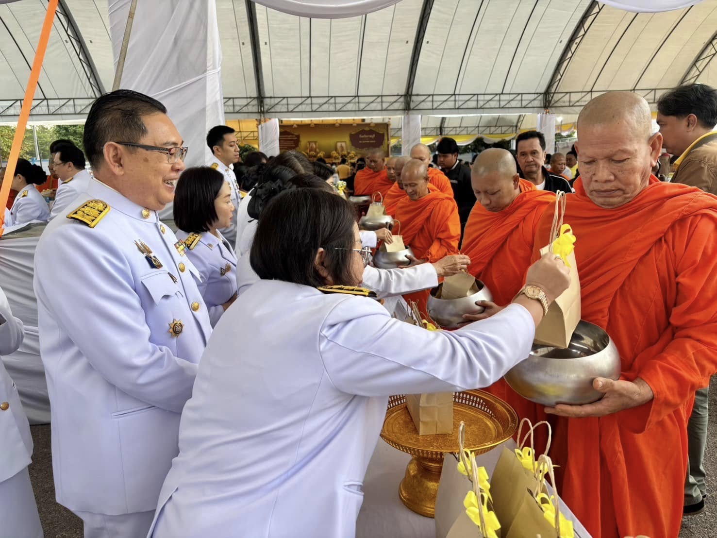 📣 พช.ราชบุรี ร่วมพิธีเจริญพระพุทธมนต์และทำบุญตักบาตรถวายพระราชกุศล และพิธีทางศาสนามหามงคลถวายพระราชกุศล เนื่องในโอกาสพระราชพิธีสมมงคลพระชนมายุเท่าพระบาทสมเด็จพระพุทธยอดฟ้าจุฬาโลกมหาราชสมเด็จพระปฐมบรมกษัตริยาธิราชแห่งพระราชวงศ์จักรี พุทธศักราช 2568