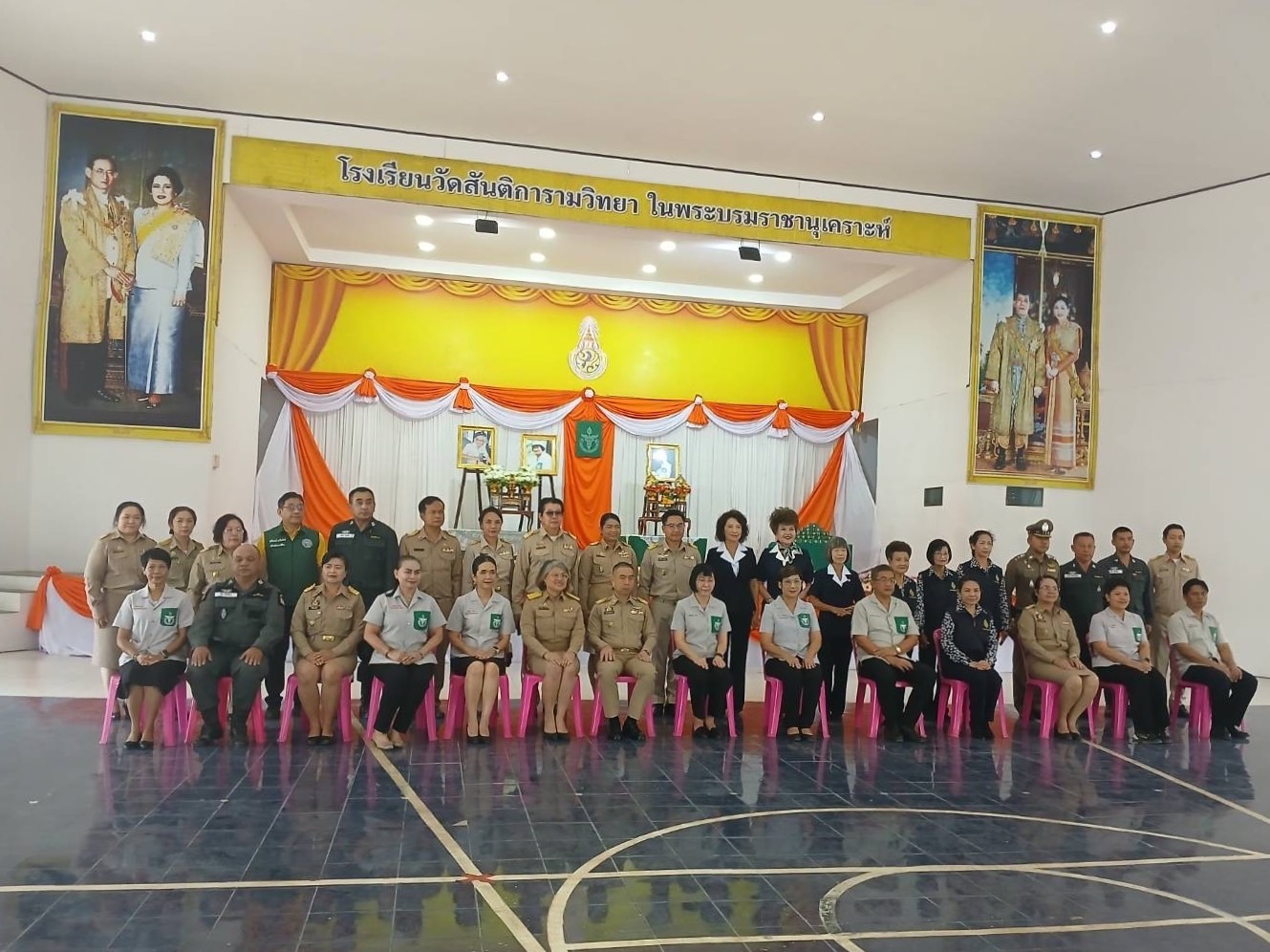 📣 พช.ราชบุรี ร่วมออกหน่วยให้บริการประชาชนภายใต้โครงการจังหวัดเคลื่อนที่ “บำบัดทุกข์บำรุงสุข สร้างรอยยิ้มให้ประชาชนจังหวัดราชบุรี” ร่วมกับโครงการหน่วยแพทย์เคลื่อนที่ พอ.สว. จังหวัดราชบุรี ประจำปี 2568