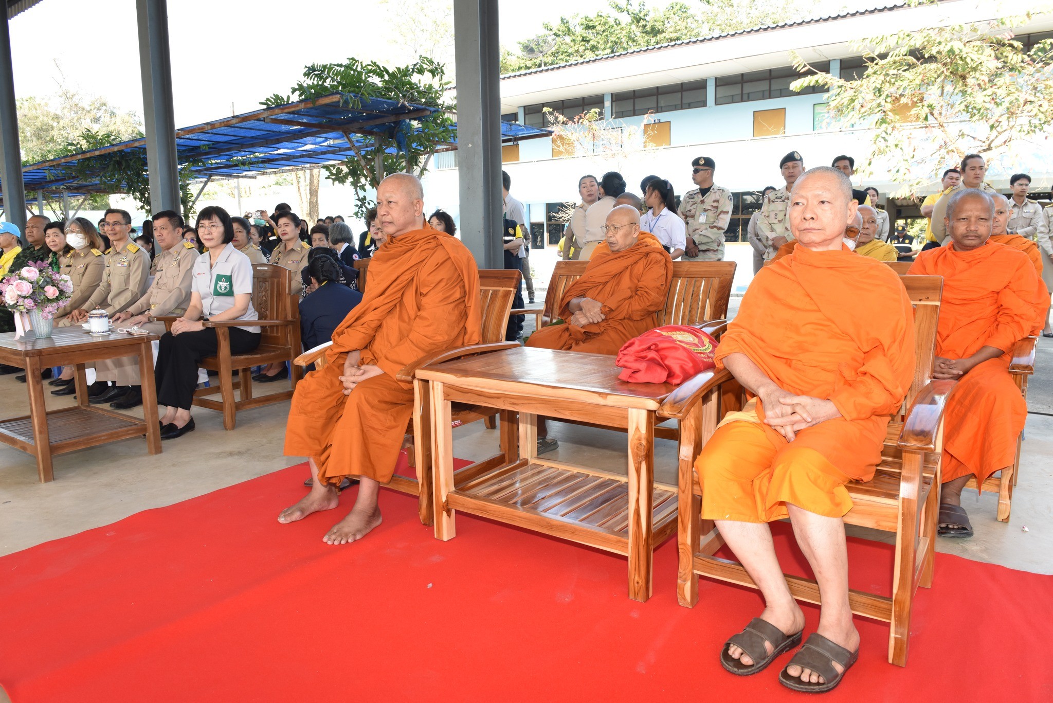 📣 พช.ราชบุรี ร่วมออกหน่วยให้บริการประชาชนภายใต้โครงการจังหวัดเคลื่อนที่ “บำบัดทุกข์บำรุงสุข สร้างรอยยิ้มให้ประชาชนจังหวัดราชบุรี” ร่วมกับโครงการหน่วยแพทย์เคลื่อนที่ พอ.สว. จังหวัดราชบุรี ประจำปี 2568