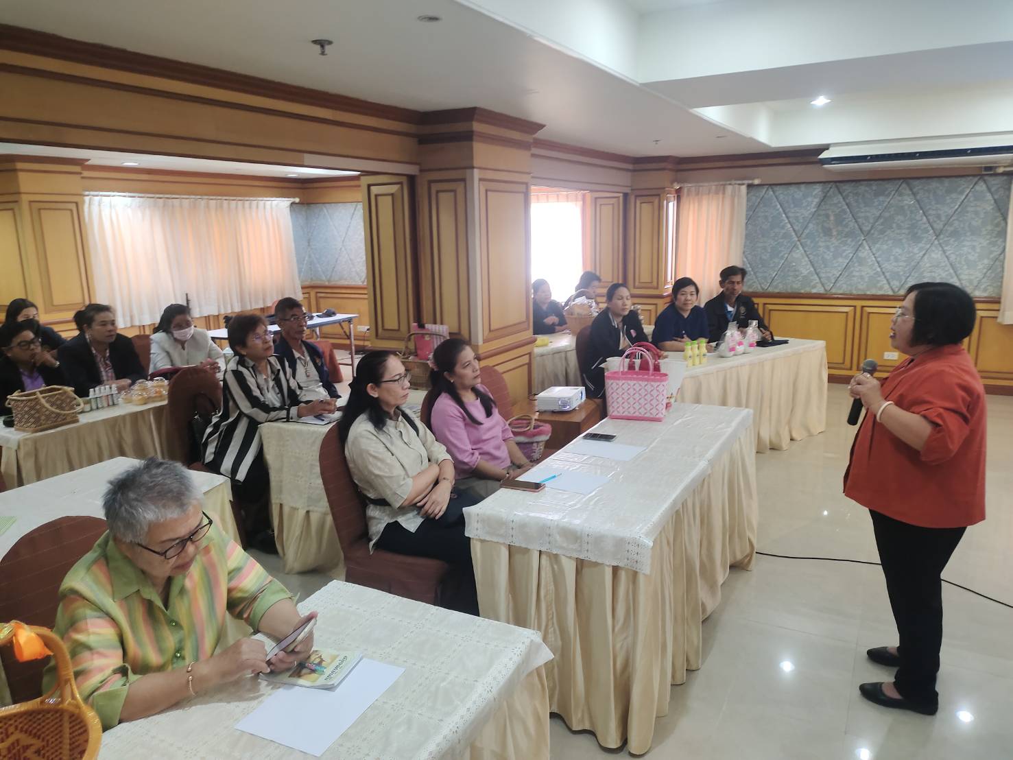 📣พช.ราชบุรี จัดโครงการพัฒนาผลิตภัณฑ์ OTOP กลุ่มปรับตัวสู่การพัฒนา (Quadrant D) ให้มีคุณภาพมาตรฐาน