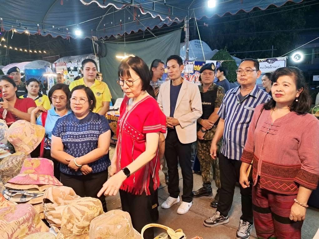 📣 ผู้ว่าราชการจังหวัดราชบุรี เยี่ยมชมของดีเมืองโอ่ง ผลิตภัณฑ์ท้องถิ่น งานหัตถกรรมและสินค้า OTOP และผลิตภัณฑ์ที่เข้าร่วมโครงการ KBO/QD ประจำปี 2568 (กิจกรรมทดสอบตลาด) ในงานท่องเที่ยวราชบุรี ของดีเมืองโอ่ง และงานกาชาด ประจำปี 2568