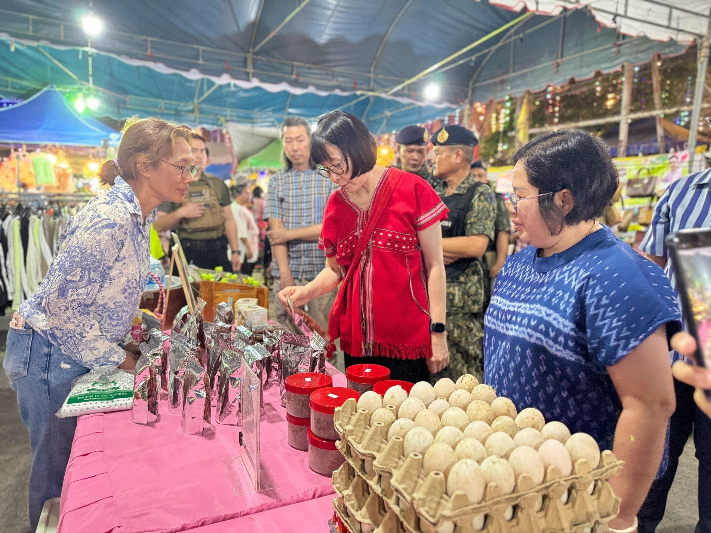 📣 ผู้ว่าราชการจังหวัดราชบุรี เยี่ยมชมของดีเมืองโอ่ง ผลิตภัณฑ์ท้องถิ่น งานหัตถกรรมและสินค้า OTOP และผลิตภัณฑ์ที่เข้าร่วมโครงการ KBO/QD ประจำปี 2568 (กิจกรรมทดสอบตลาด) ในงานท่องเที่ยวราชบุรี ของดีเมืองโอ่ง และงานกาชาด ประจำปี 2568