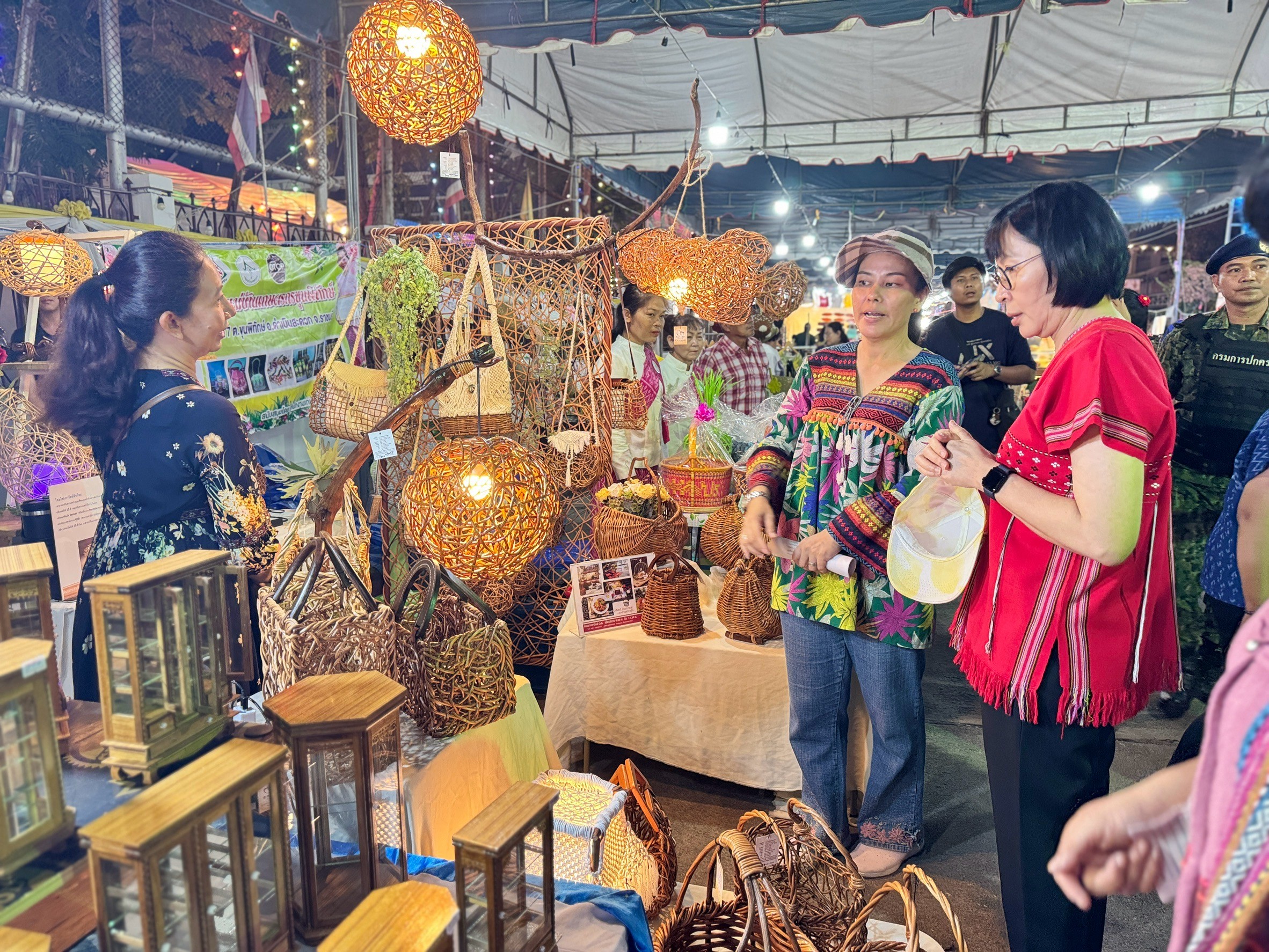 📣 ผู้ว่าราชการจังหวัดราชบุรี เยี่ยมชมของดีเมืองโอ่ง ผลิตภัณฑ์ท้องถิ่น งานหัตถกรรมและสินค้า OTOP และผลิตภัณฑ์ที่เข้าร่วมโครงการ KBO/QD ประจำปี 2568 (กิจกรรมทดสอบตลาด) ในงานท่องเที่ยวราชบุรี ของดีเมืองโอ่ง และงานกาชาด ประจำปี 2568