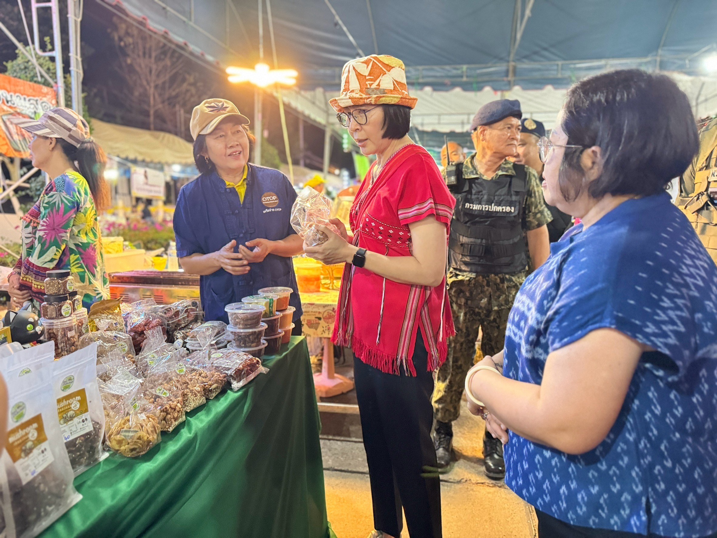 📣 ผู้ว่าราชการจังหวัดราชบุรี เยี่ยมชมของดีเมืองโอ่ง ผลิตภัณฑ์ท้องถิ่น งานหัตถกรรมและสินค้า OTOP และผลิตภัณฑ์ที่เข้าร่วมโครงการ KBO/QD ประจำปี 2568 (กิจกรรมทดสอบตลาด) ในงานท่องเที่ยวราชบุรี ของดีเมืองโอ่ง และงานกาชาด ประจำปี 2568