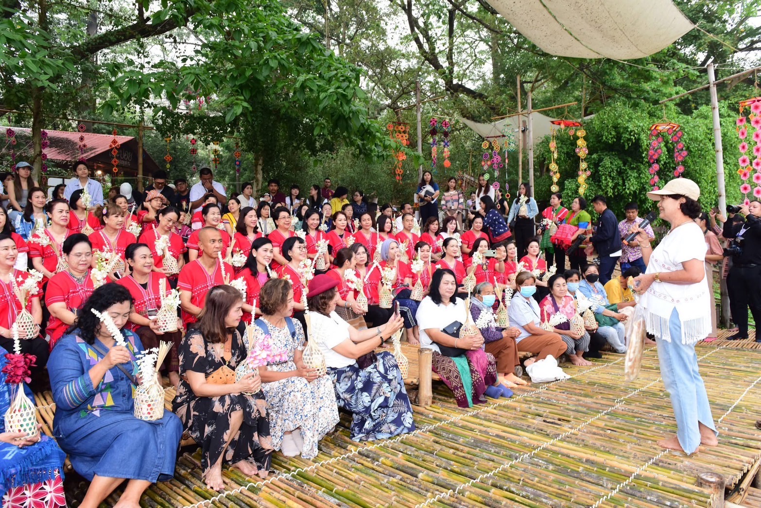 📣 พช.ราชบุรี ร่วมต้อนรับสมาคมแม่บ้านมหาดไทยเยี่ยมชมตลาดโอ๊ะป่อย หมู่บ้านท่องเที่ยว OTOP นวัตวิถี ที่มีการบริหารจัดการตลาดให้ปลอดขยะ