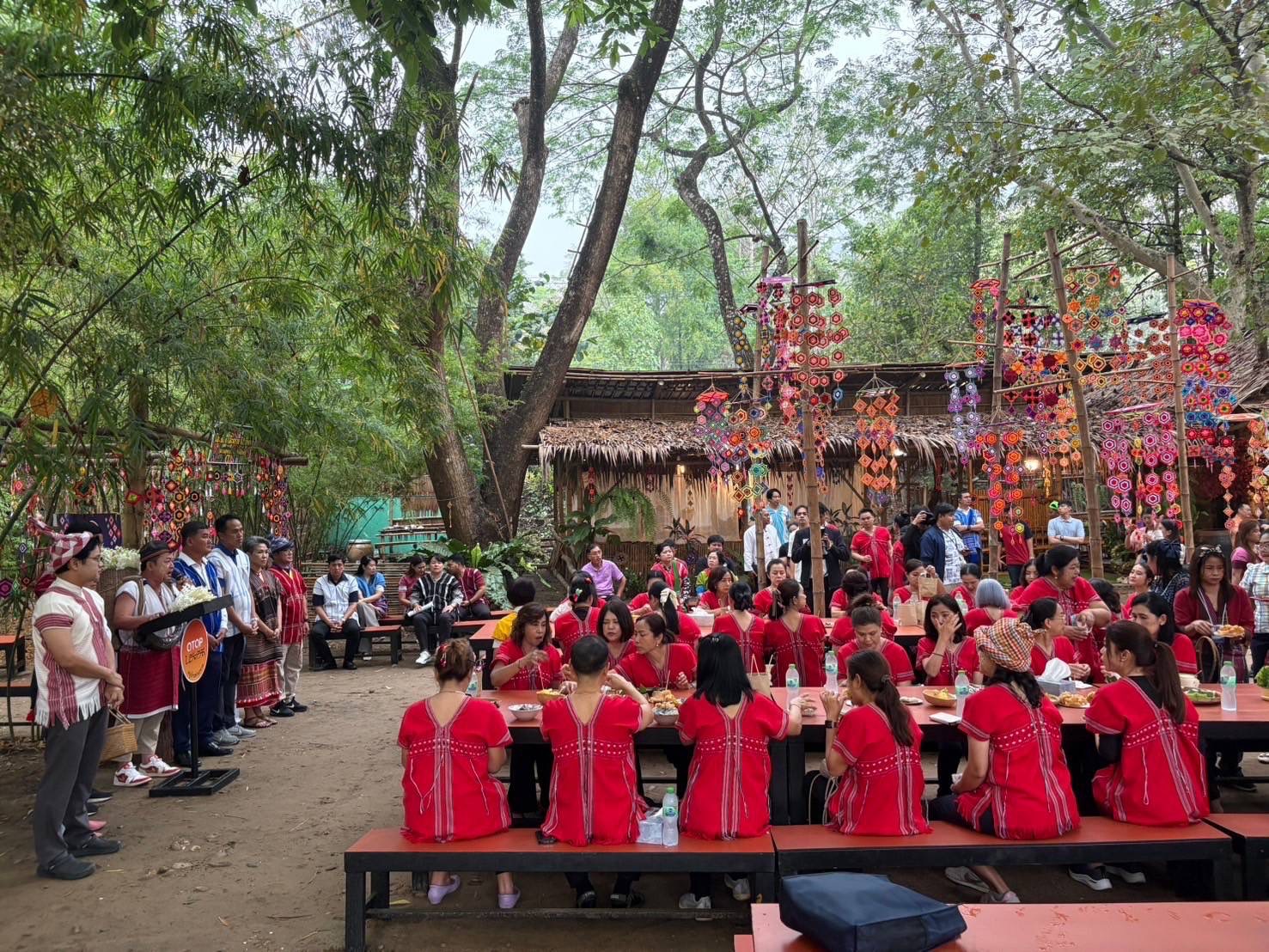 📣 พช.ราชบุรี ร่วมต้อนรับสมาคมแม่บ้านมหาดไทยเยี่ยมชมตลาดโอ๊ะป่อย หมู่บ้านท่องเที่ยว OTOP นวัตวิถี ที่มีการบริหารจัดการตลาดให้ปลอดขยะ