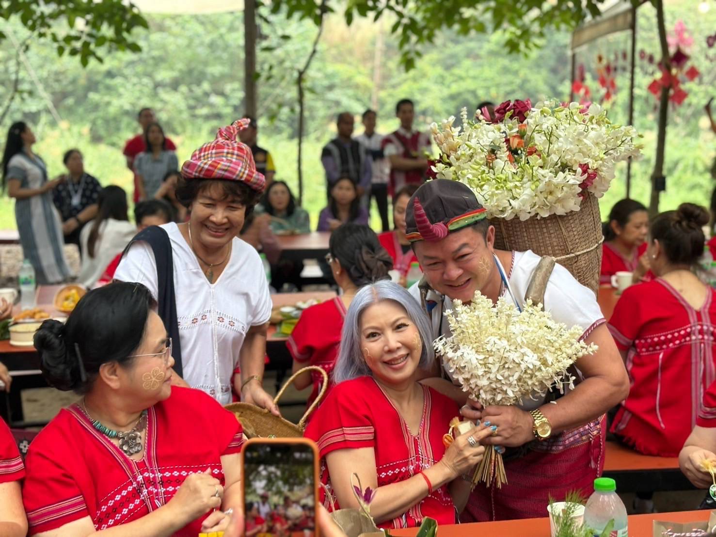 📣 พช.ราชบุรี ร่วมต้อนรับสมาคมแม่บ้านมหาดไทยเยี่ยมชมตลาดโอ๊ะป่อย หมู่บ้านท่องเที่ยว OTOP นวัตวิถี ที่มีการบริหารจัดการตลาดให้ปลอดขยะ
