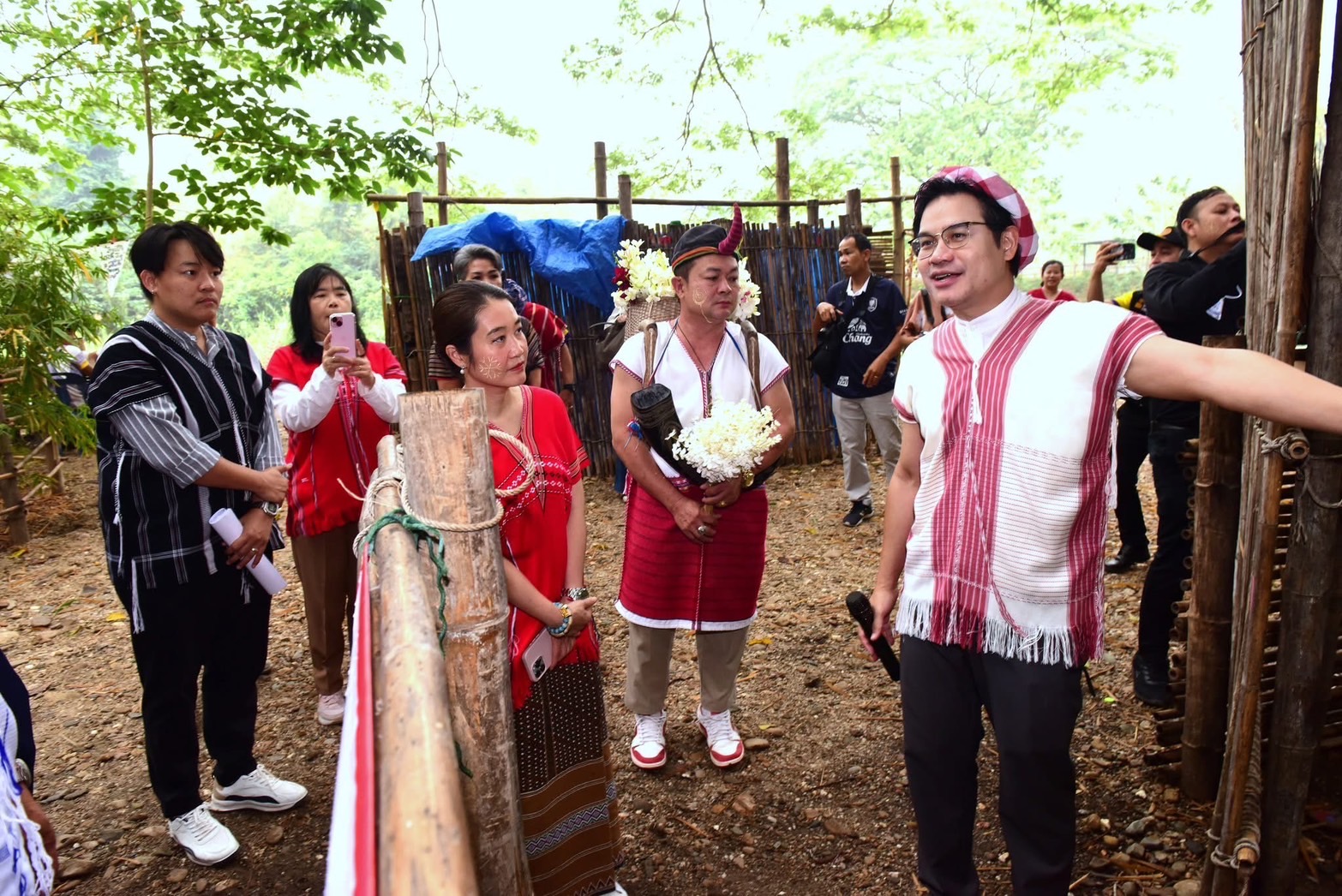 📣 พช.ราชบุรี ร่วมต้อนรับสมาคมแม่บ้านมหาดไทยเยี่ยมชมตลาดโอ๊ะป่อย หมู่บ้านท่องเที่ยว OTOP นวัตวิถี ที่มีการบริหารจัดการตลาดให้ปลอดขยะ