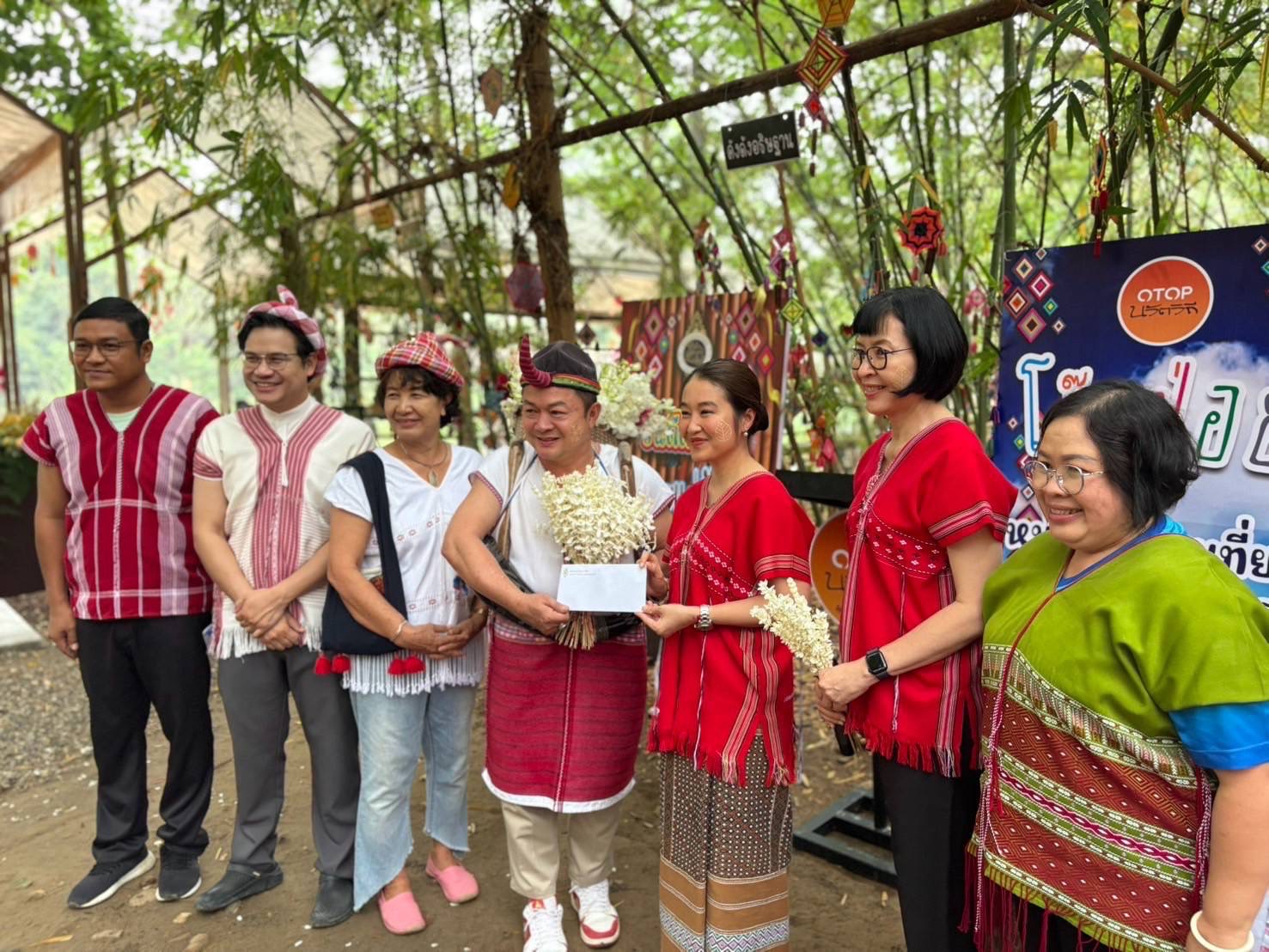 📣 พช.ราชบุรี ร่วมต้อนรับสมาคมแม่บ้านมหาดไทยเยี่ยมชมตลาดโอ๊ะป่อย หมู่บ้านท่องเที่ยว OTOP นวัตวิถี ที่มีการบริหารจัดการตลาดให้ปลอดขยะ