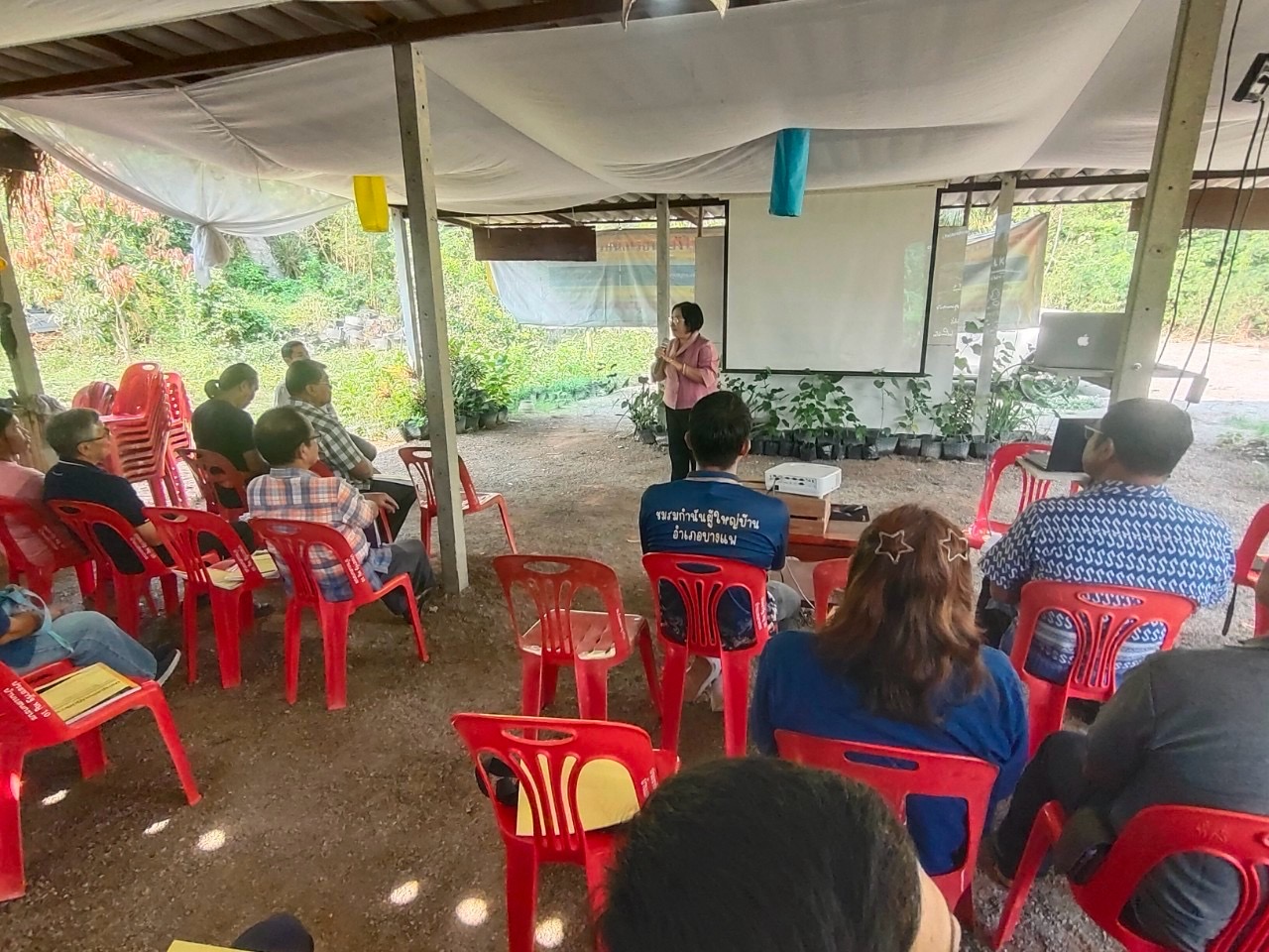 📣 พช.ราชบุรี จัดโครงการประชุมเชิงปฏิบัติการสนับสนุนการขับเคลื่อนเครือข่ายศูนย์เรียนรู้การพัฒนาคุณภาพชีวิตตามหลักทฤษฎีใหม่ ประยุกต์สู่ “โคก หนอง นา” ระดับจังหวัด