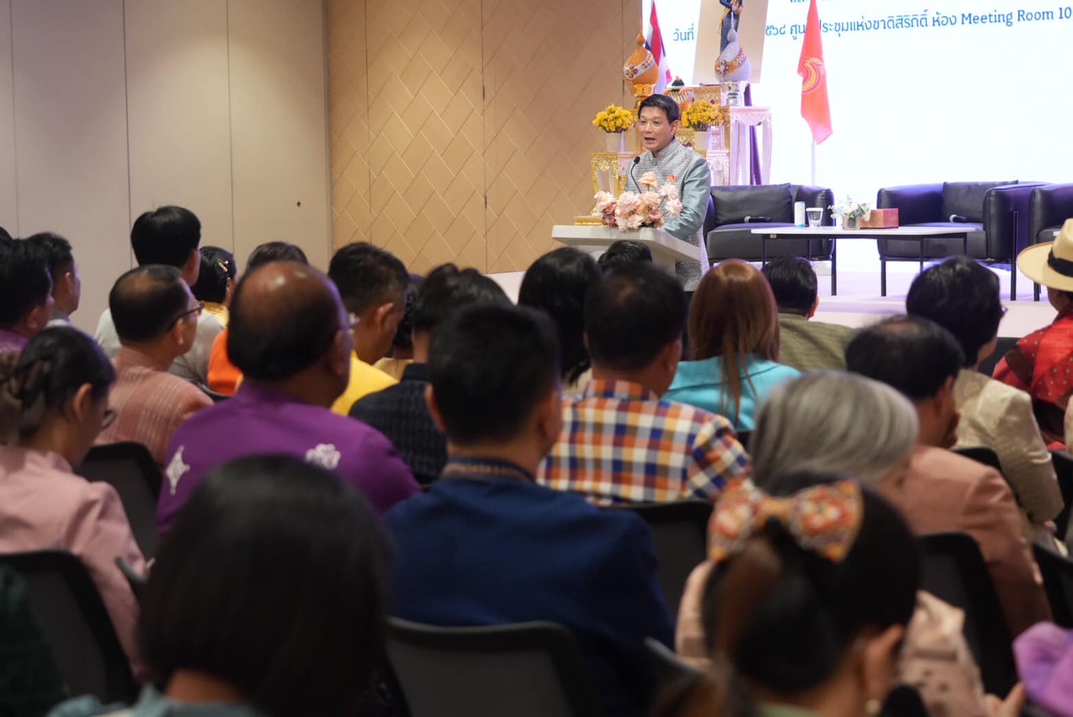 📣พช.ราชบุรี ร่วมโครงการยกระดับการพัฒนาผลิตภัณฑ์ภูมิปัญญาผ้าไทยและงานหัตถกรรม กิจกรรมที่ 1 การ Coaching ผ้าลายพระราชทานและงานหัตถกรรม ประจำปี 2568 จุดดำเนินการที่ 1 กรุงเทพมหานคร