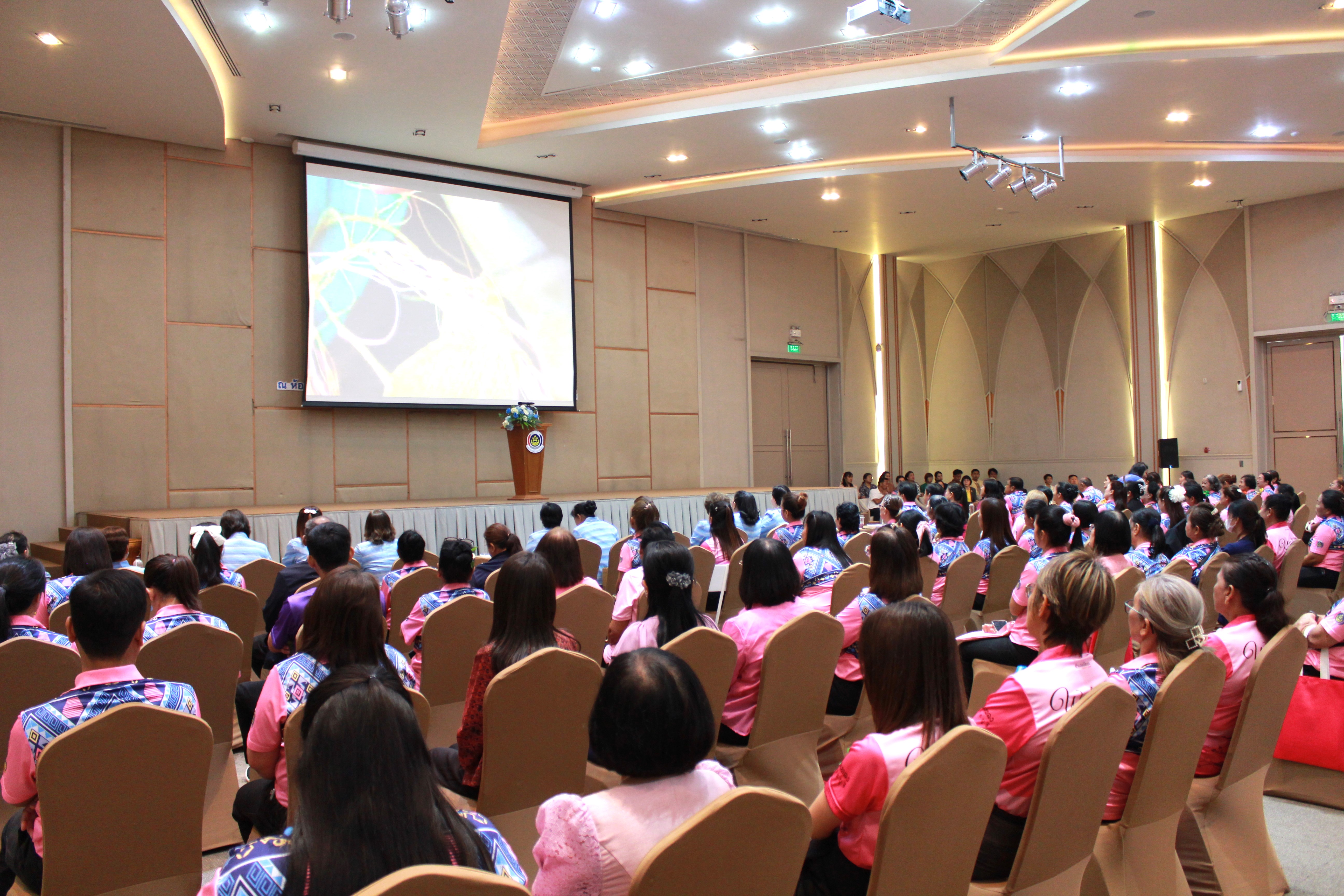 📣พช.ราชบุรี จัดโครงการอบรมเชิงปฏิบัติการพลังสตรีราชบุรี ยกระดับเศรษฐกิจชุมชน