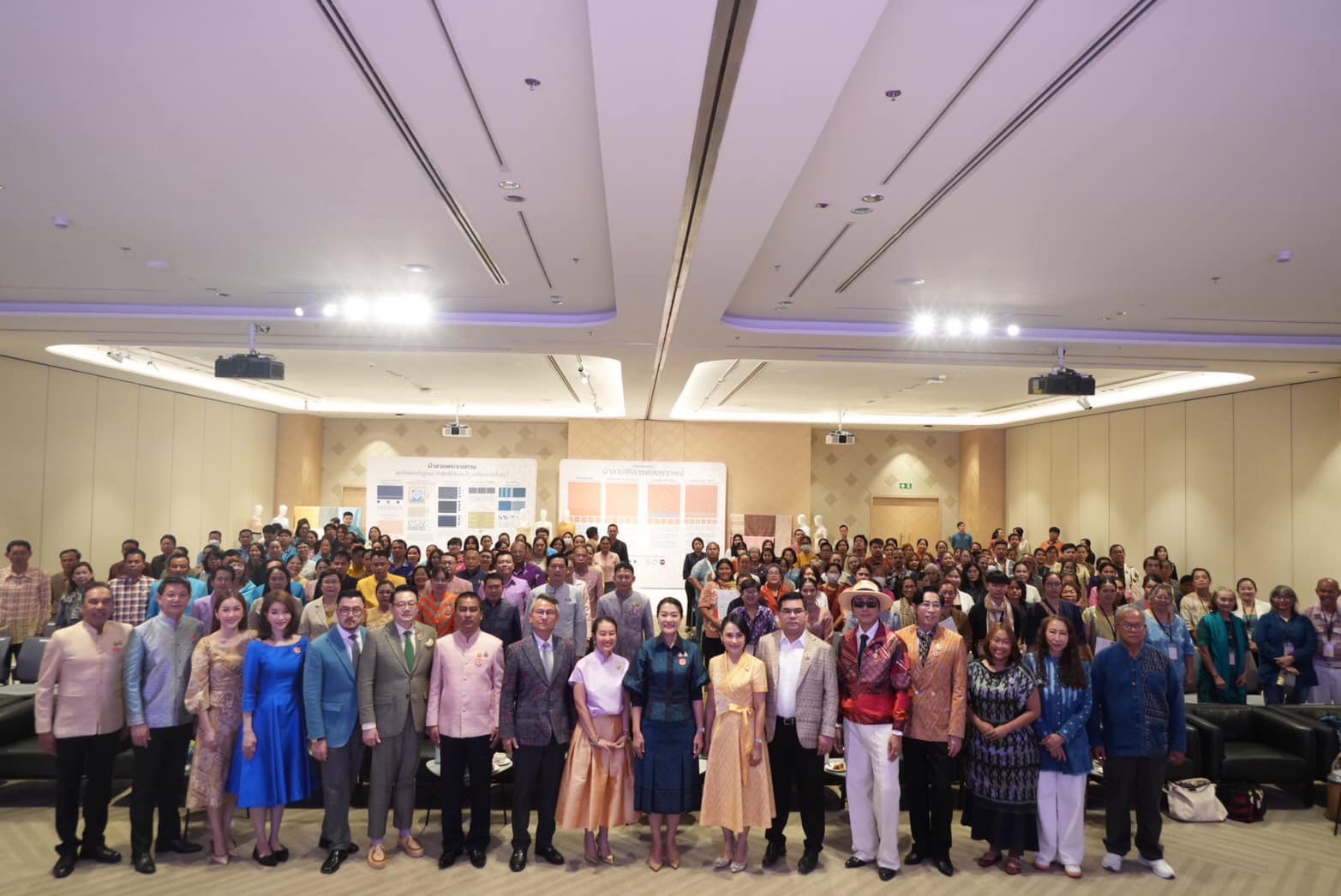 📣พช.ราชบุรี ร่วมโครงการยกระดับการพัฒนาผลิตภัณฑ์ภูมิปัญญาผ้าไทยและงานหัตถกรรม กิจกรรมที่ 1 การ Coaching ผ้าลายพระราชทานและงานหัตถกรรม ประจำปี 2568 จุดดำเนินการที่ 1 กรุงเทพมหานคร