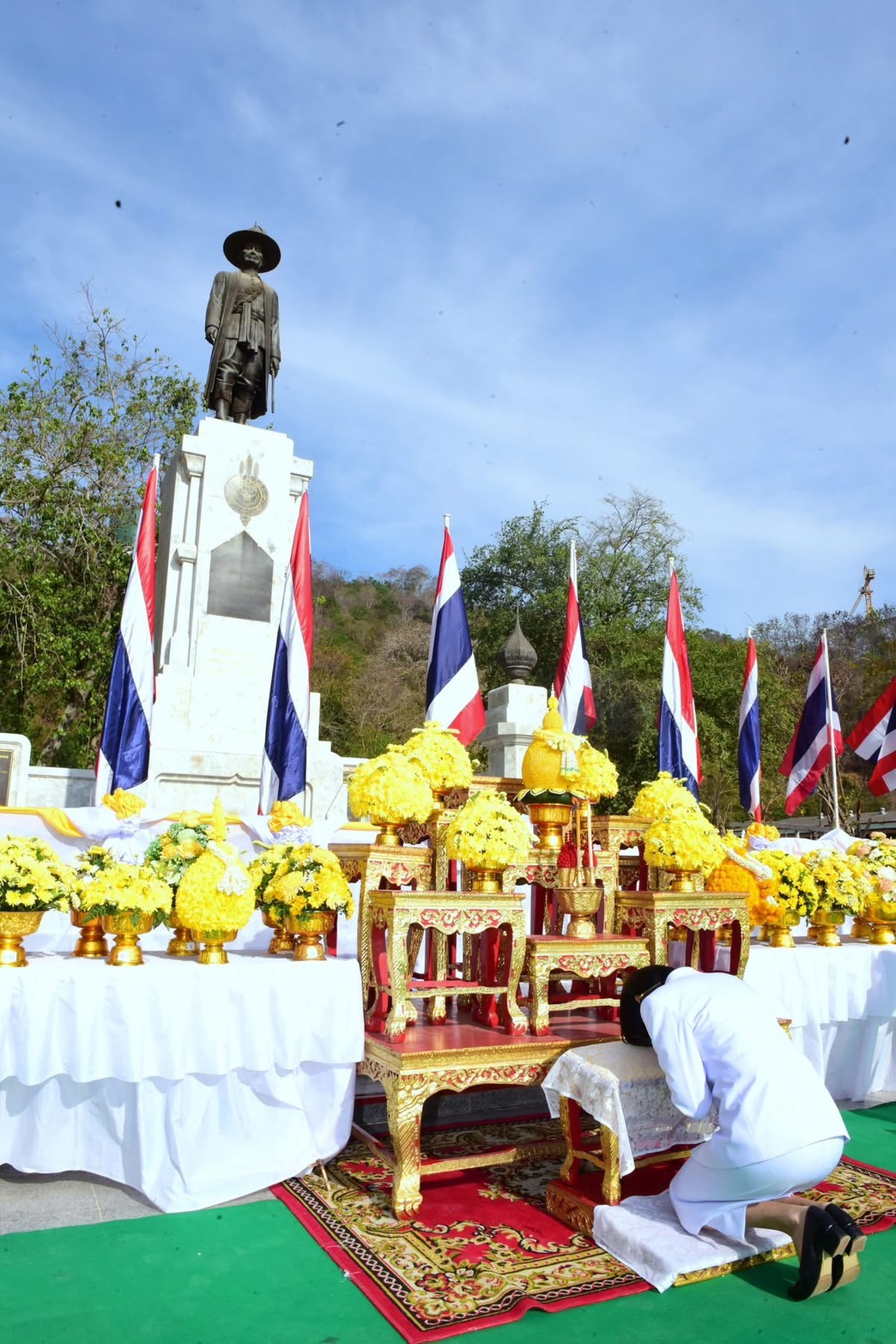 🎯พช.ราชบุรี ร่วมพิธีถวายราชสักการะเนื่องในวันจักรี “วันที่ระลึกพระบาทสมเด็จพระพุทธยอดฟ้าจุฬาโลกมหาราชและวันที่ระลึกมหาจักรีบรมราชวงศ์” ประจำปี 2568