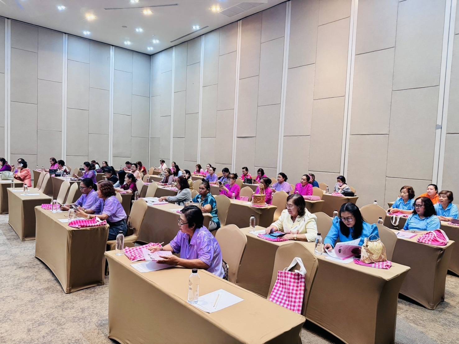 📣พช.ราชบุรี จัดโครงการเพิ่มประสิทธิภาพการปฏิบัติงานกองทุนพัฒนาบทบาทสตรี กลไกขับเคลื่อนกองทุนพัฒนาบทบาทสตรี ระดับจังหวัด จังหวัดราชบุรี