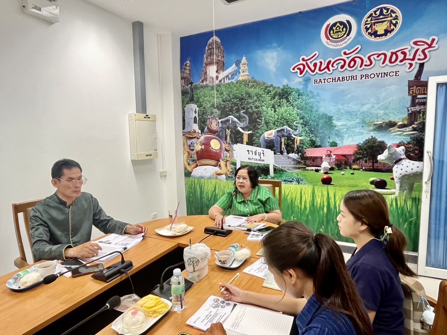 📣 พช.ราชบุรี ร่วมประชุมการดำเนินโครงการเพิ่มประสิทธิภาพการสร้างการรับรู้และขยายช่องทางการตลาดแก่ผลิตภัณฑ์ชุมชน (OTOP) อย่างยั่งยืน “พลิกโฉม OTOP ไทยสู่โลกออนไลน์และ Modern Trade ผ่านระบบอิเล็กทรอนิกส์ (Cisco Webex Meeting)