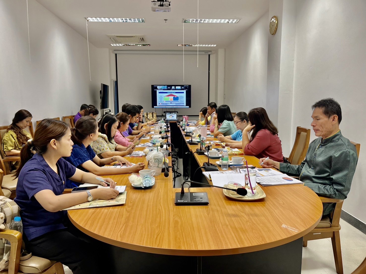 📣 พช.ราชบุรี ร่วมประชุมการดำเนินโครงการเพิ่มประสิทธิภาพการสร้างการรับรู้และขยายช่องทางการตลาดแก่ผลิตภัณฑ์ชุมชน (OTOP) อย่างยั่งยืน “พลิกโฉม OTOP ไทยสู่โลกออนไลน์และ Modern Trade ผ่านระบบอิเล็กทรอนิกส์ (Cisco Webex Meeting)