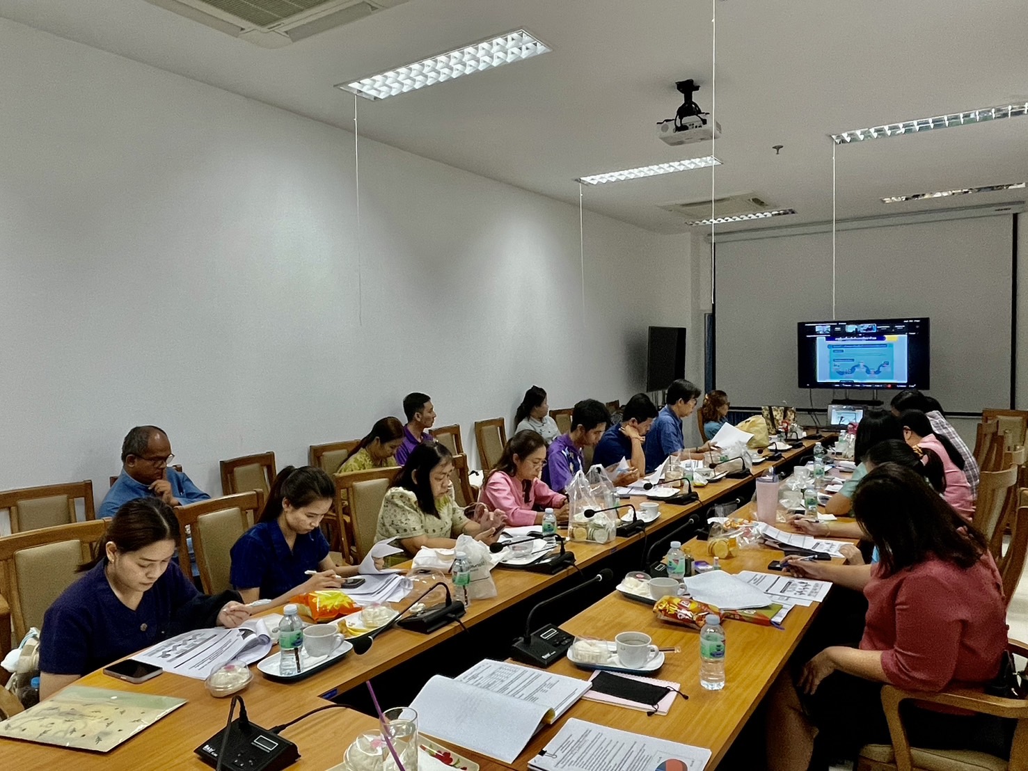 📣 พช.ราชบุรี ร่วมประชุมการดำเนินโครงการเพิ่มประสิทธิภาพการสร้างการรับรู้และขยายช่องทางการตลาดแก่ผลิตภัณฑ์ชุมชน (OTOP) อย่างยั่งยืน “พลิกโฉม OTOP ไทยสู่โลกออนไลน์และ Modern Trade ผ่านระบบอิเล็กทรอนิกส์ (Cisco Webex Meeting)