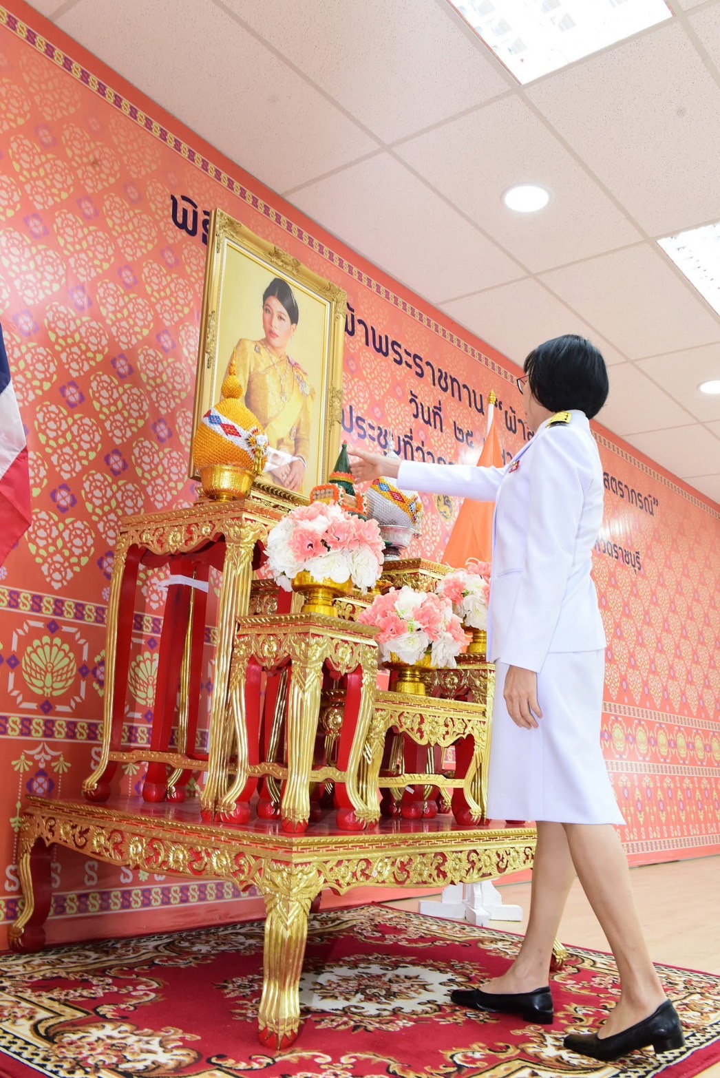 📣 พช.ราชบุรี จัดพิธีมอบแบบลายผ้าพระราชทาน “ผ้าลายสิริราชพัสตราภรณ์”