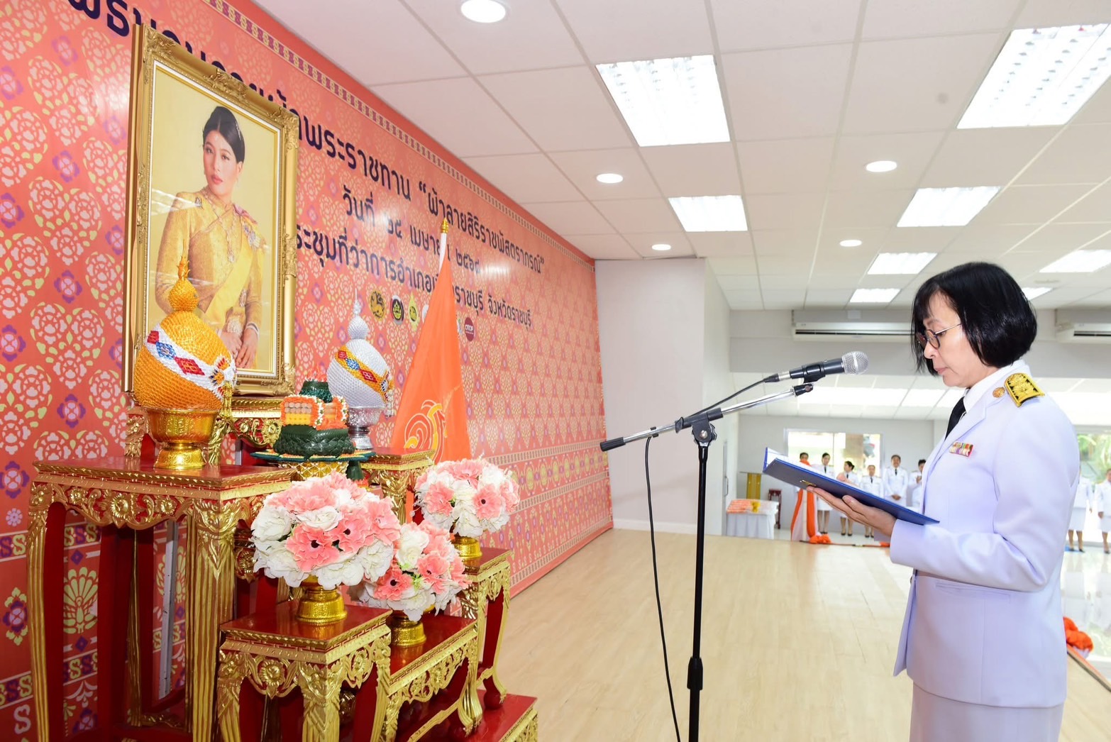 📣 พช.ราชบุรี จัดพิธีมอบแบบลายผ้าพระราชทาน “ผ้าลายสิริราชพัสตราภรณ์”