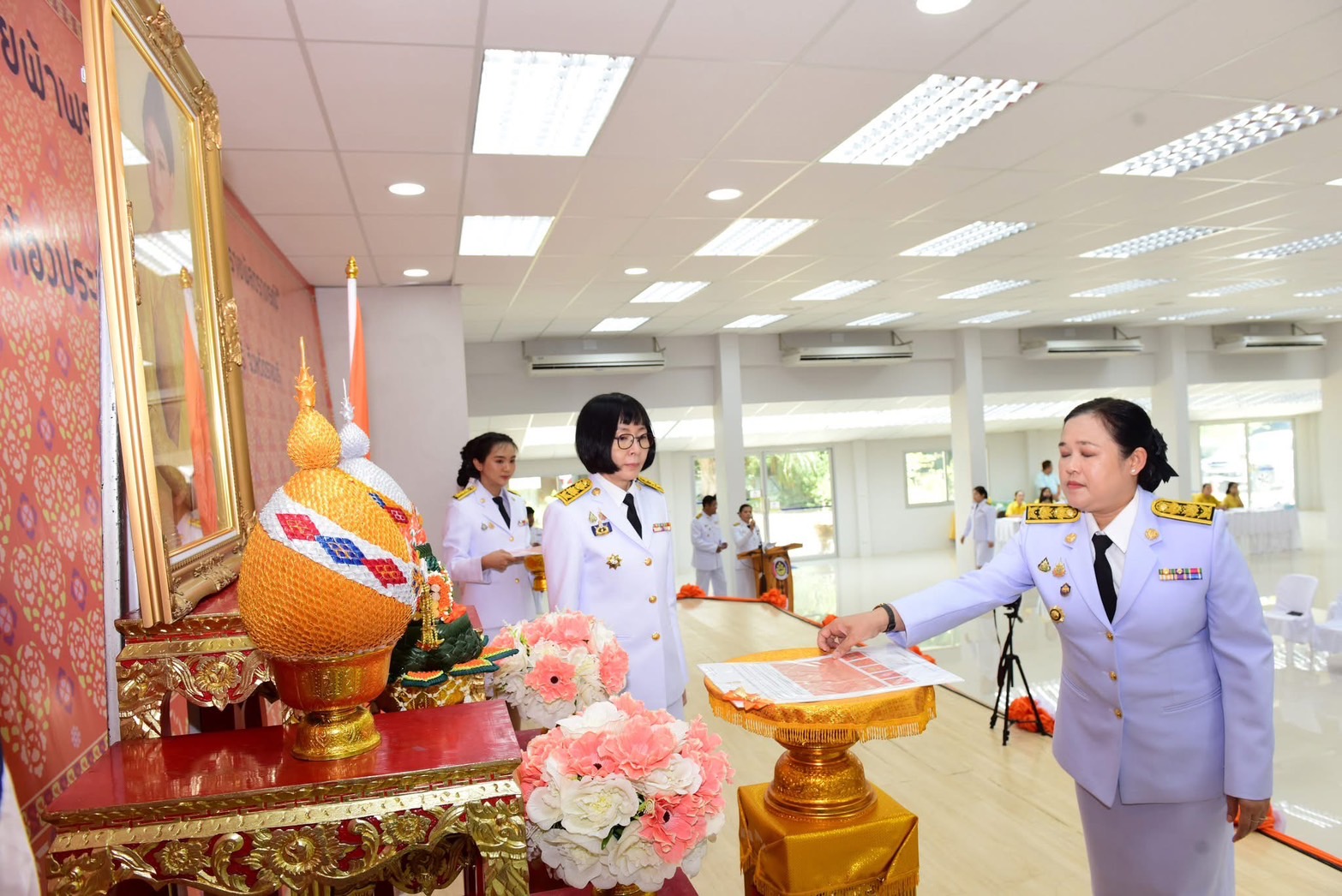 📣 พช.ราชบุรี จัดพิธีมอบแบบลายผ้าพระราชทาน “ผ้าลายสิริราชพัสตราภรณ์”