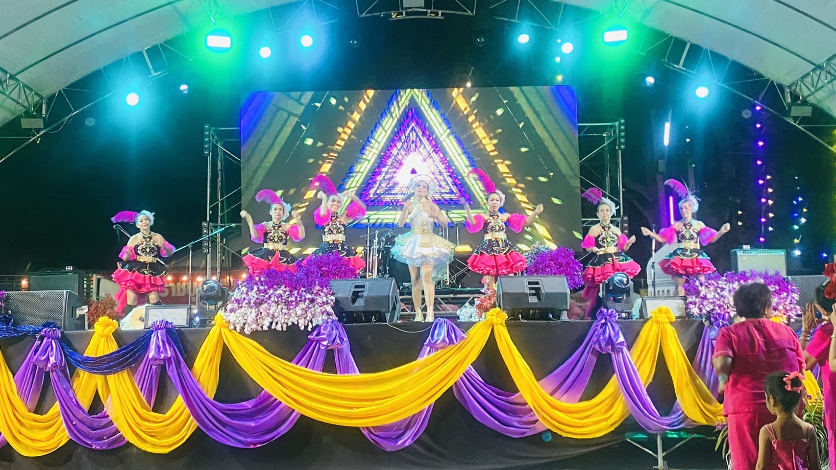 🎯พช.ราชบุรี ร่วมงาน “วันมะม่วงและของดีอำเภอปากท่อ ครั้งที่ 26 ประจำปี 2568” และจัดกิจกรรมการประกวดย้อนวันวาน สตรีอาสา 2568