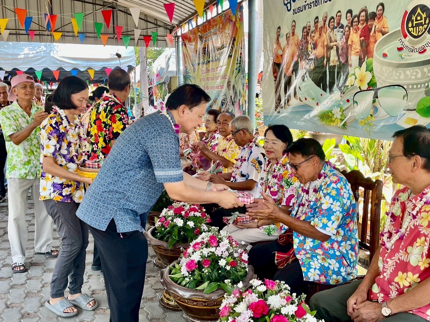 💧💦 พช.ราชบุรี ร่วมกับ ชมรมข้าราชการบำนาญพัฒนาชุมชนจังหวัดราชบุรี จัดกิจกรรมสืบสานประเพณีสงกรานต์ ประจำปี พ.ศ. 2568